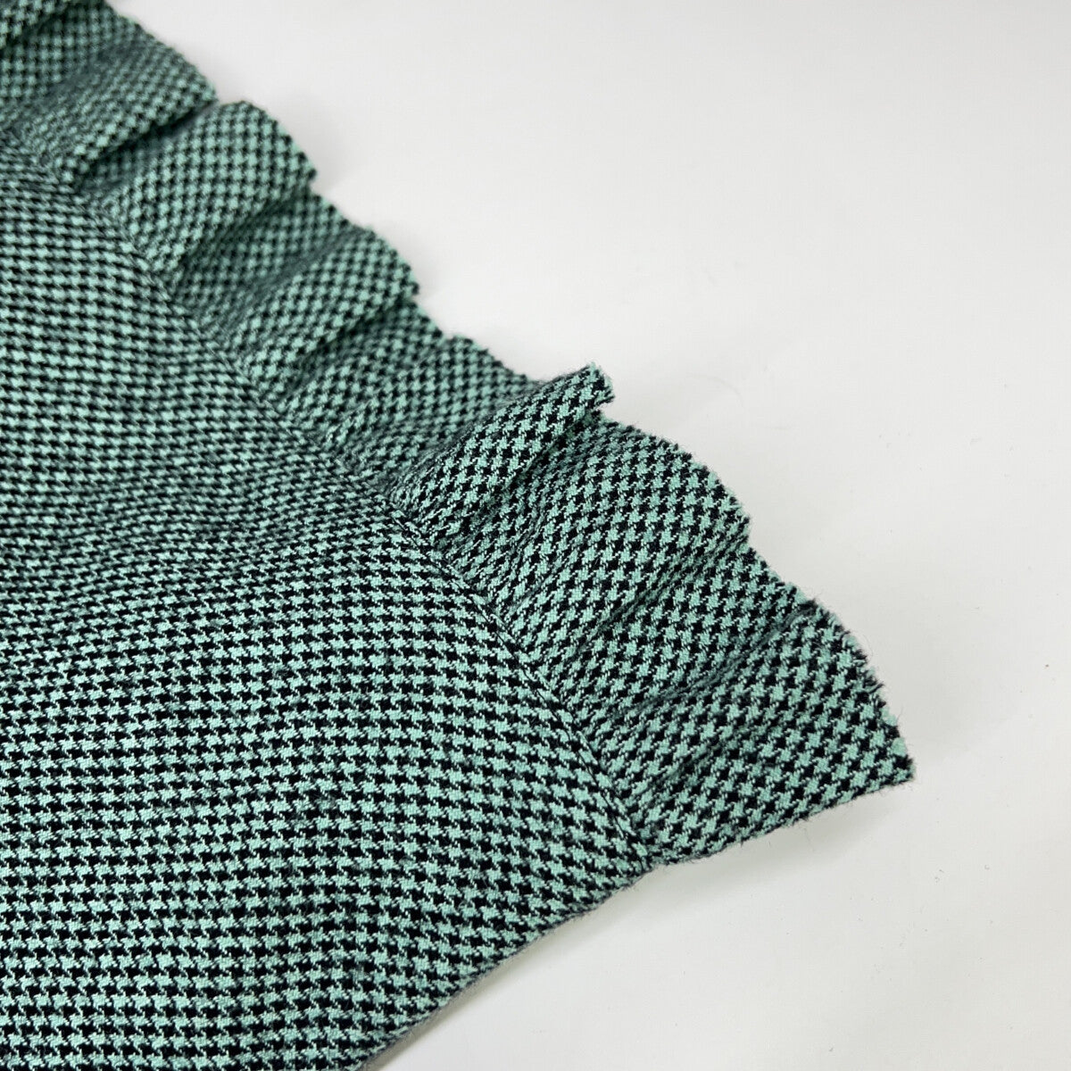 leur logette Leur Logette 04435 Green pearl-button ruffled skirt Skirt