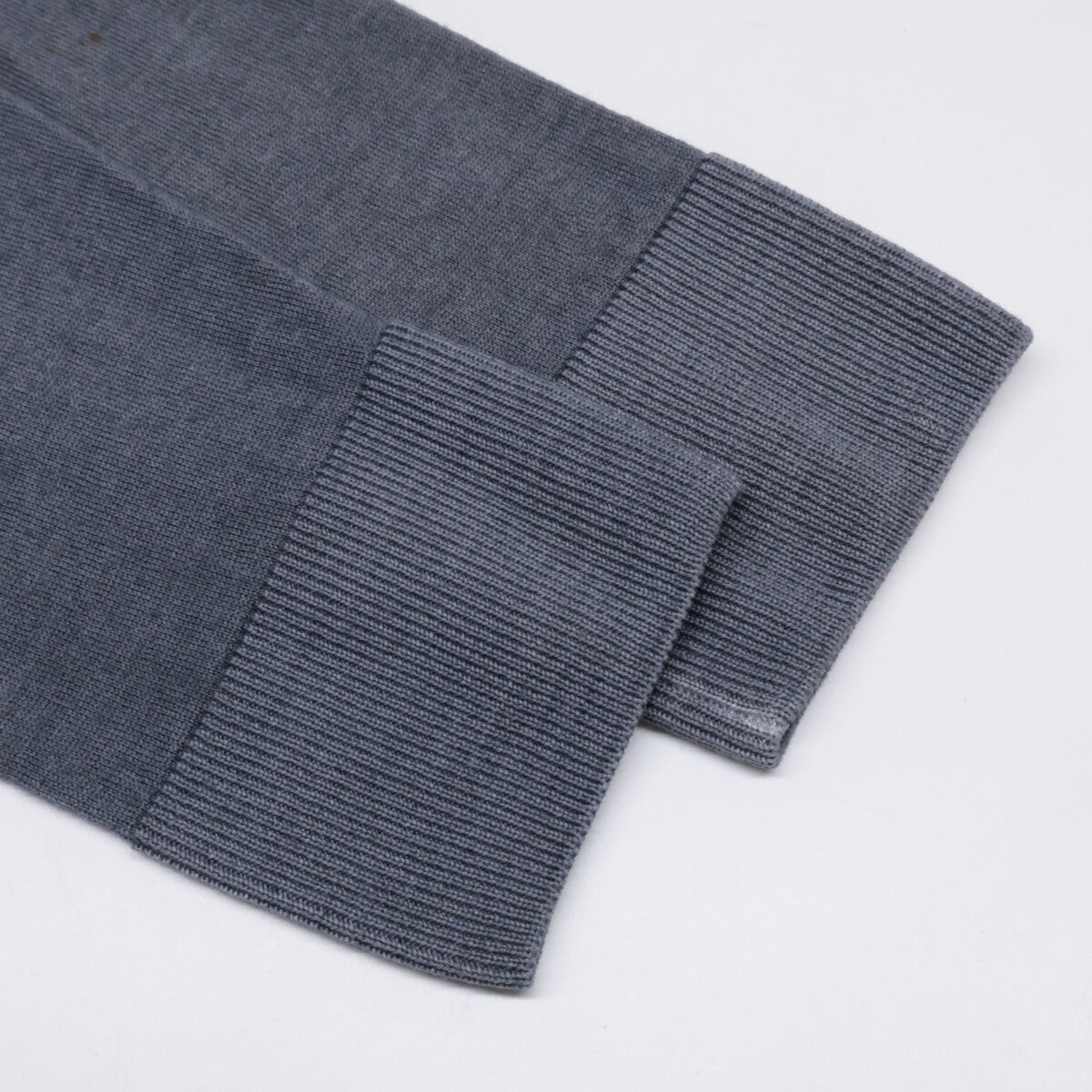 C.P.COMPANY シーピーカンパニー 新品未使用 クルーネック ニット トップス 48