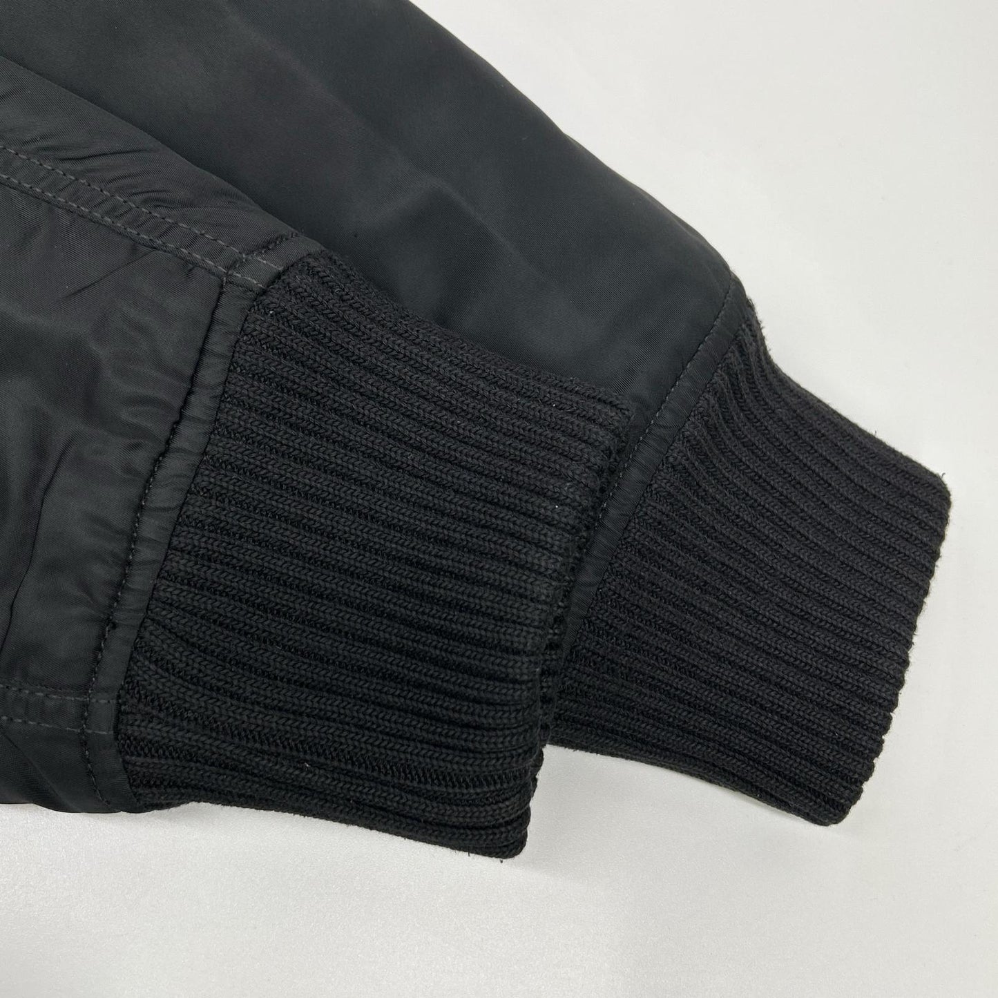 ALPHA INDUSTRIES アルファインダストリーズ 21220-001 ブラック フライトジャケット ジャケット