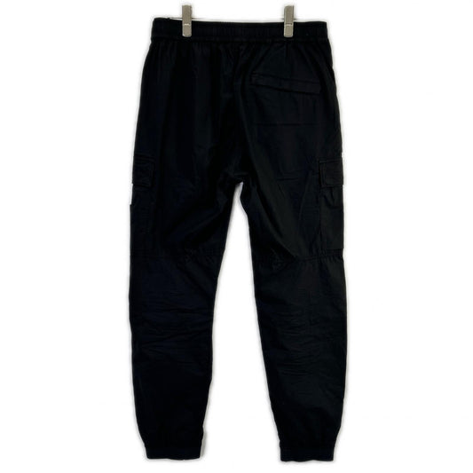 STONE ISLAND ストーンアイランド 25年 L1S153100031 ブラック レギュラー テーパード カーゴパンツ ボトムス
