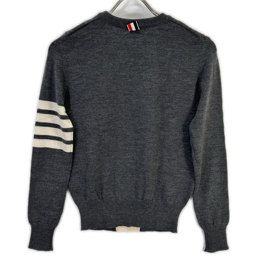THOM BROWNE トムブラウン FKA243A-00014035 グレー トロンプルイユ ニットプルオーバー トップス