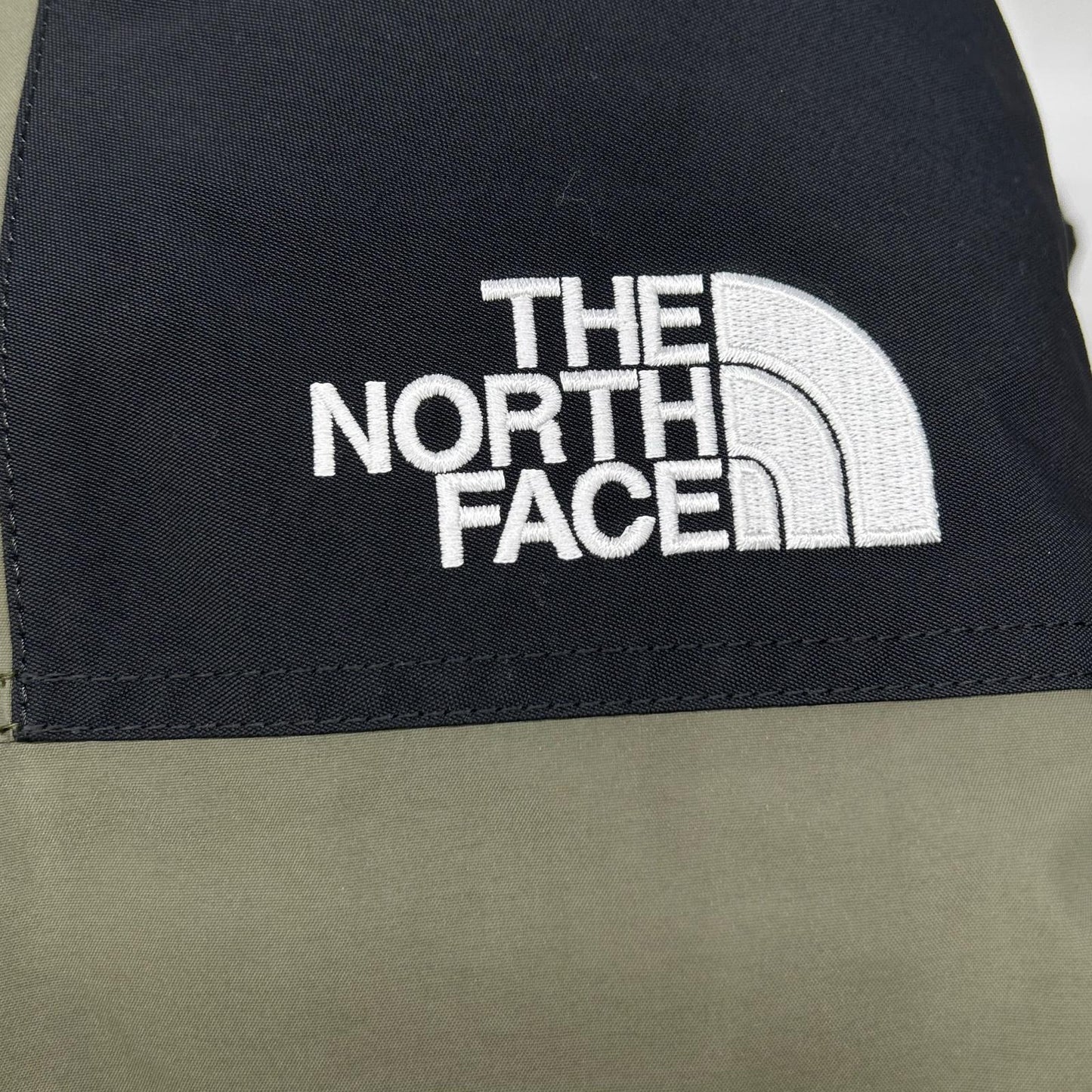 THE NORTH FACE ノースフェイス ND91930 カーキ マウンテンダウンジャケット ジャケット