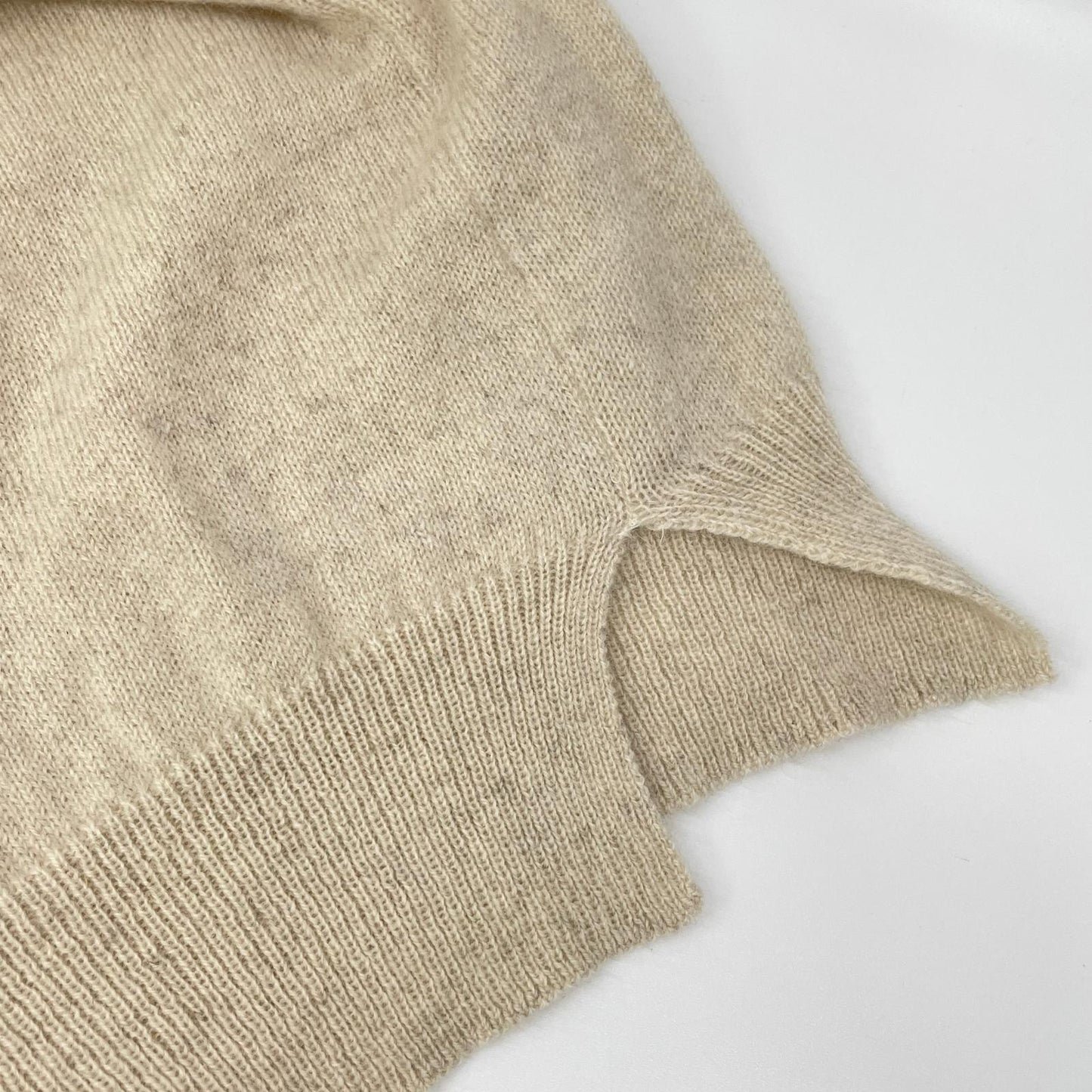 NIKKI ESSENTIAL PIECES ニッキエッセンシャルピーシーズ ホワイト ウール ニット トップス