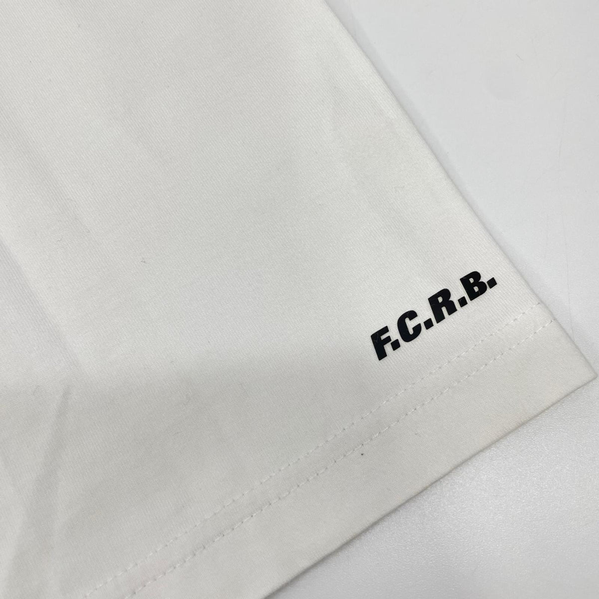 F.C.Real Bristol エフシーリアルブリストル 252104 ホワイト シグナル コットン Tシャツ トップス