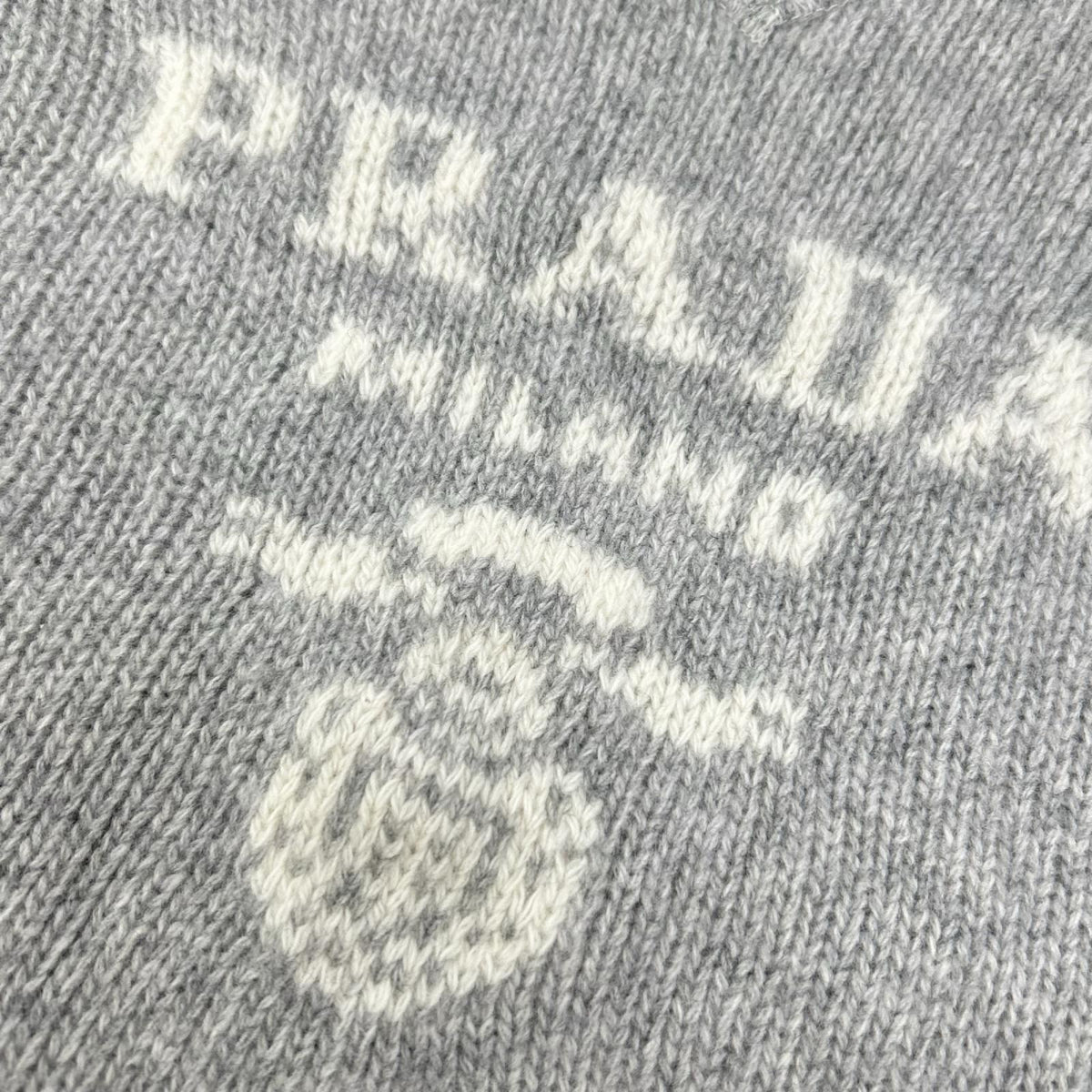 PRADA プラダ 24年製 P24U1T グレー ロゴ ウールxカシミヤ クルーネック 長袖ニット トップス