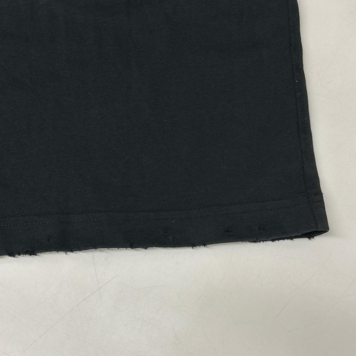 BALENCIAGA バレンシアガ 24年 739784 ブラック USED加工 テープロゴ Tシャツ トップス