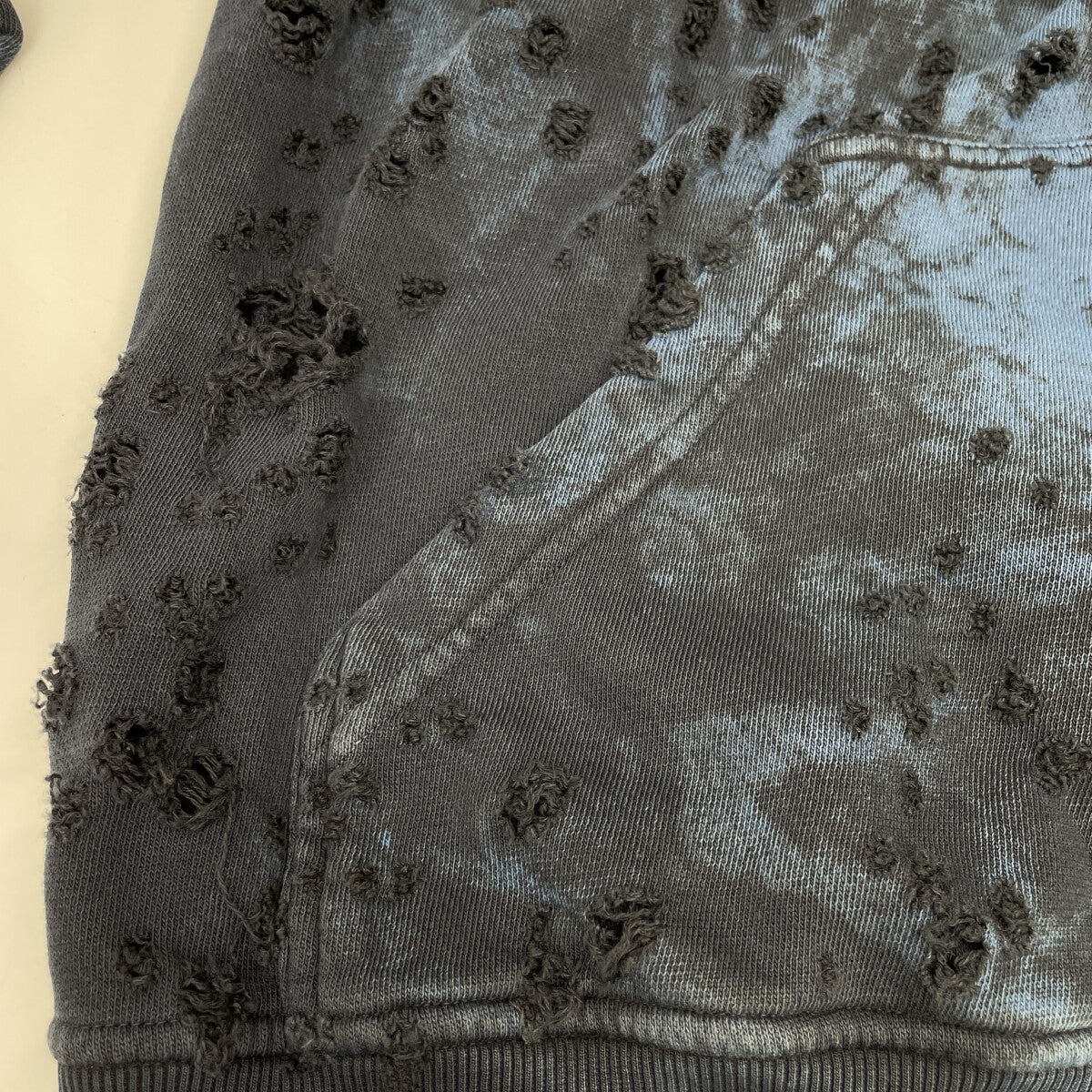 DIESEL ディーゼル 24SS ブラック×ブルー A13299 ダメージ SーBOXT プルオーバー トップス XXL