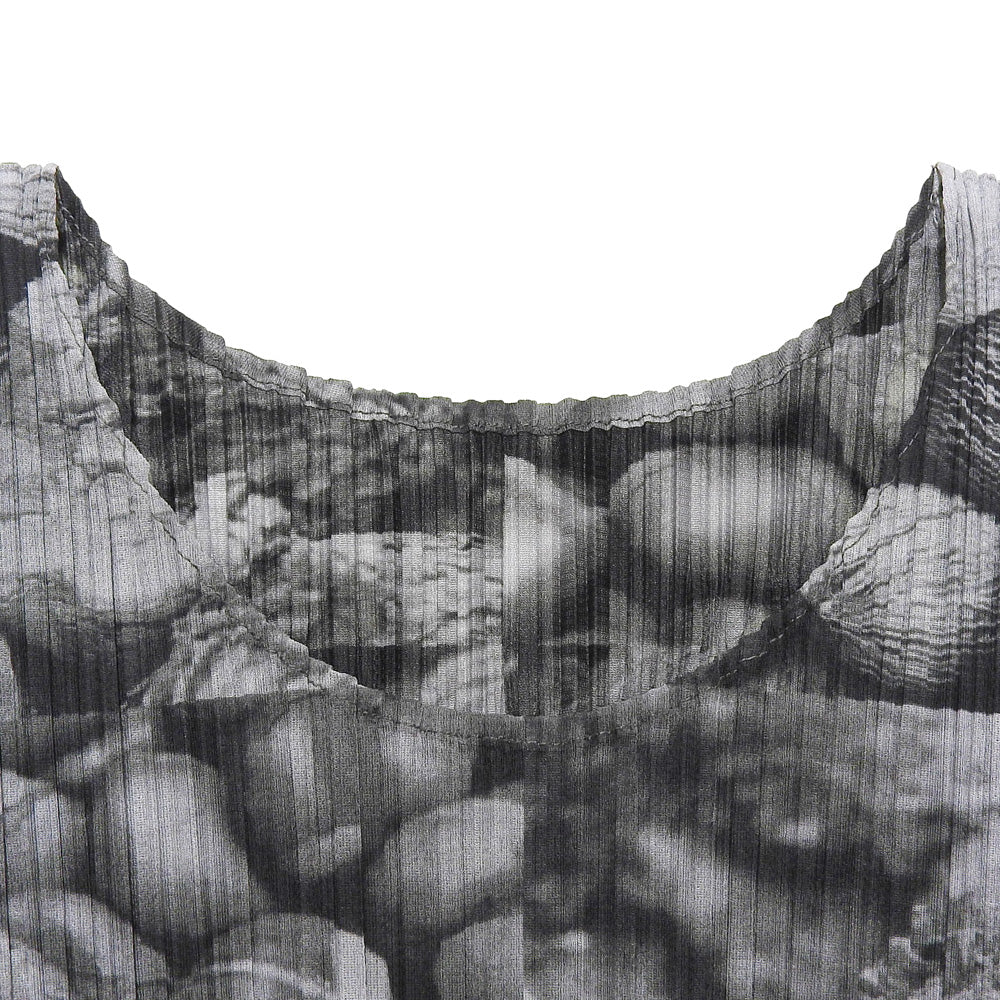 PLEATS PLEASE berry transfer-print pleated cut-and-sew top women's gray tones 1 06 tops