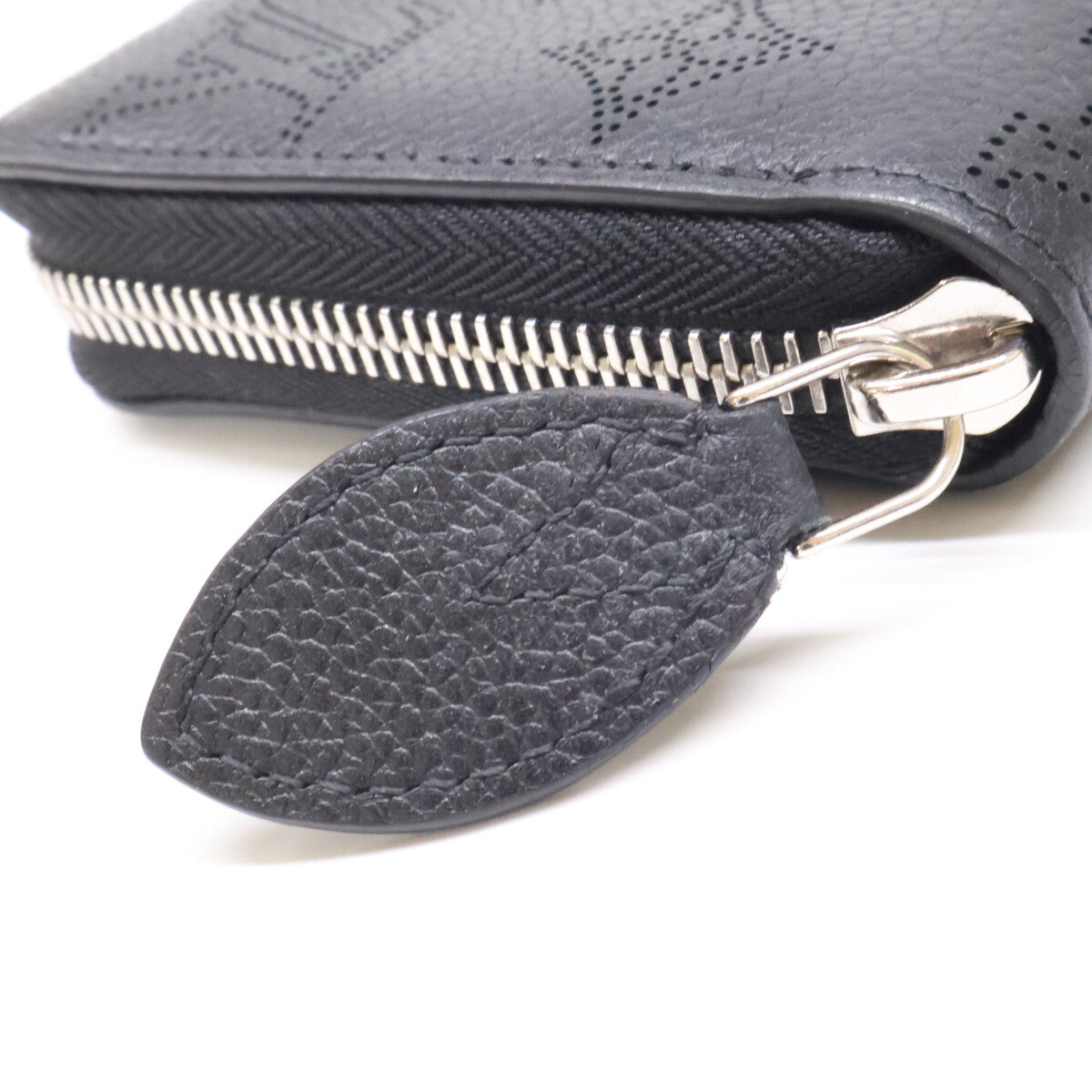 LOUIS VUITTON ルイヴィトン M61867 ジッピー・ウォレット マヒナ ロングウォレット 長財布(小銭入れあり)