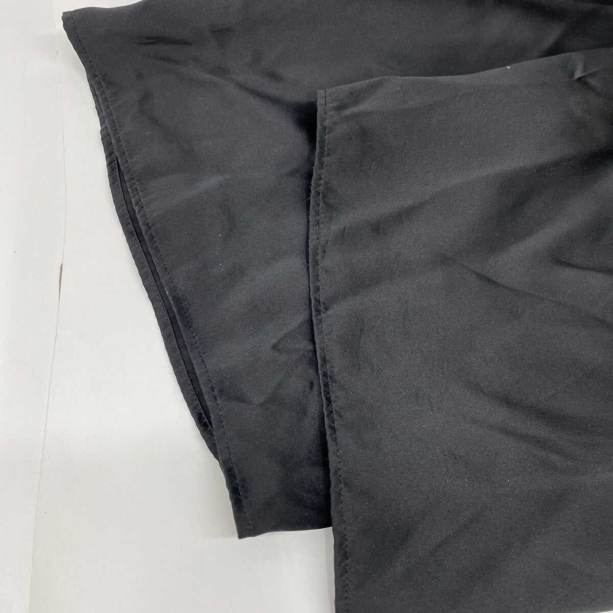 e BIOTOP ヨービオトープ ブラック silk straight pants ボトムス 1