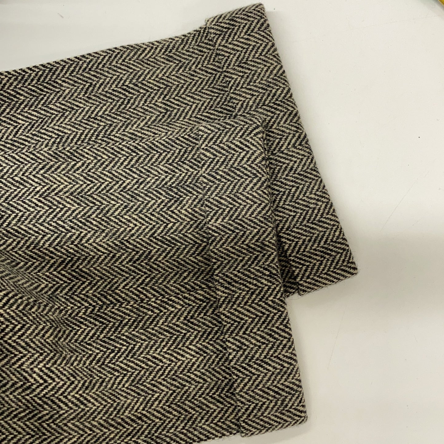 Excellent condition, herringbone pattern pants, bottoms, no size listed, men's