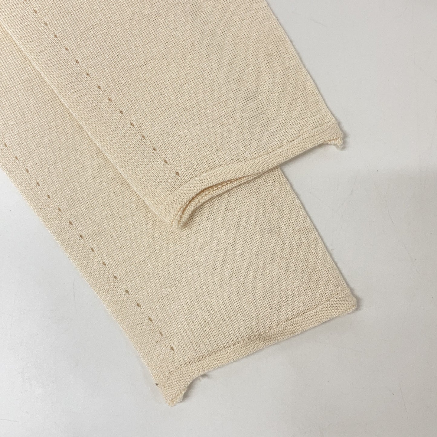 TOYOBOSHI トウヨウボウシ 糸衣 AMARA 09IT-SC0002 アイボリー シルクカシミヤ タートルネックニット トップス 1