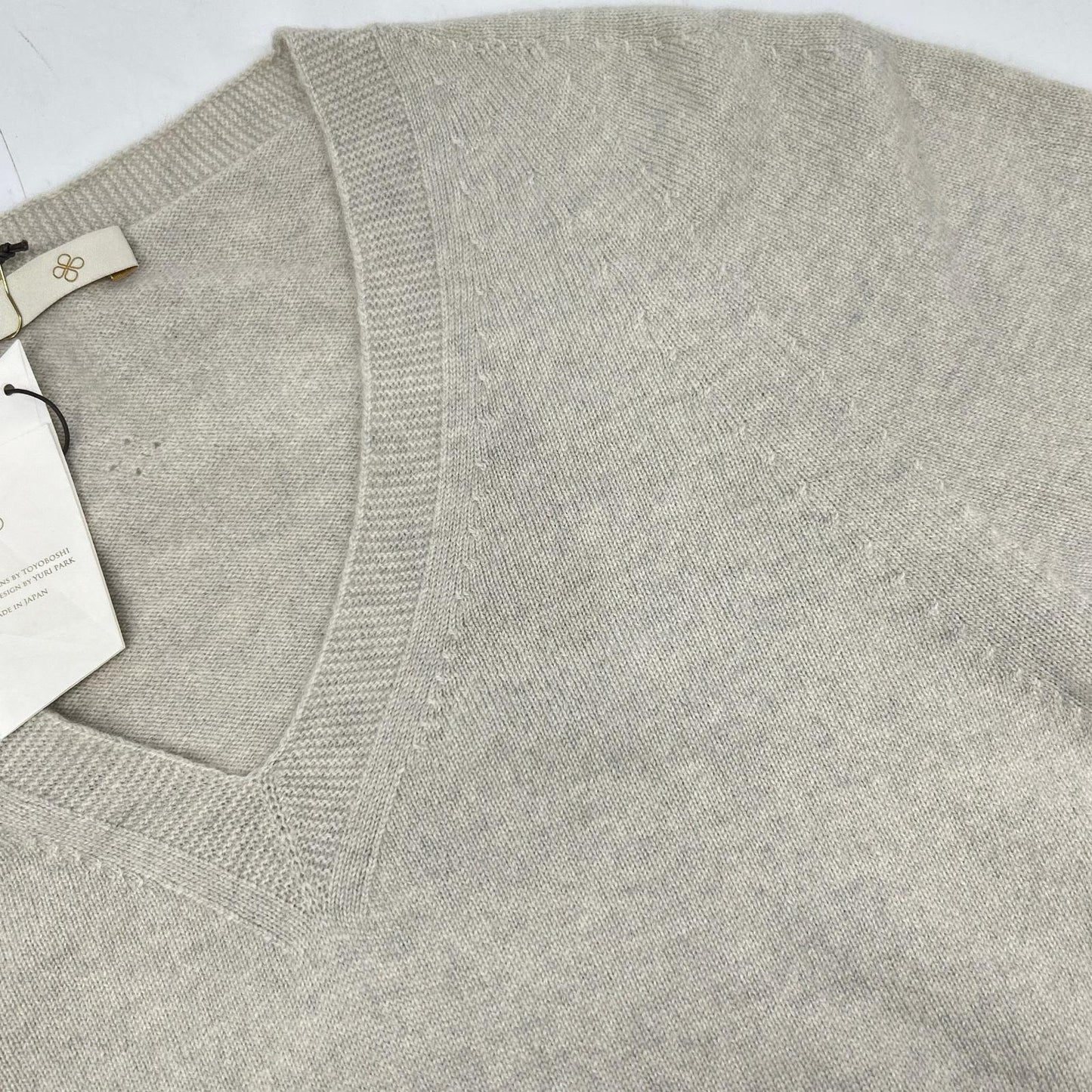 TOYOBOSHI Toyobo KITOI KARIBA 10IT-PC2501 Gray 100% Cashmere V-Neck Sweater Top
