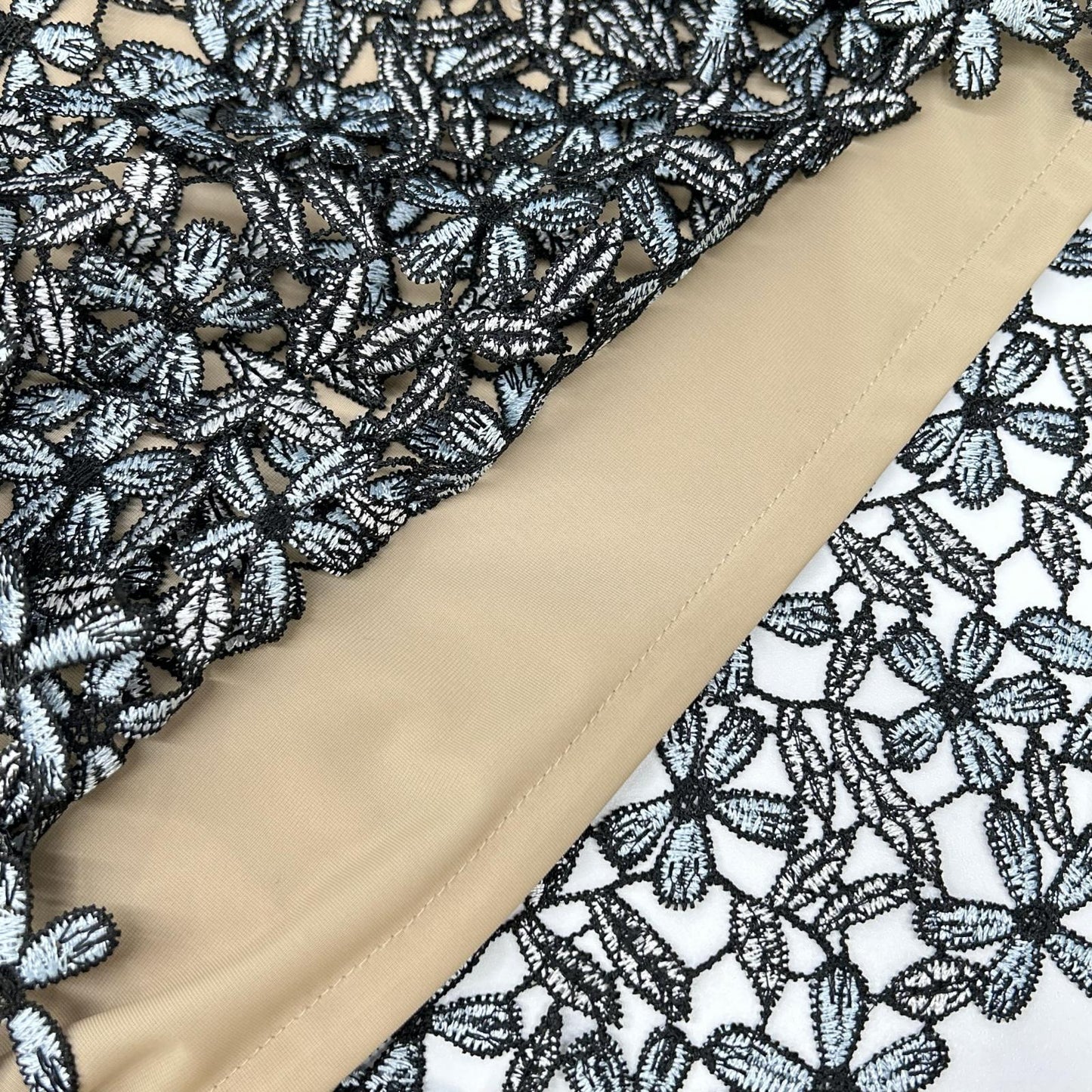 【SALE】 CHRISCELIN クリスセリーン ブラック×ブルー 381-1591 オリジナルフラワーエンブロイダリー ノースリーブワンピース ワンピース