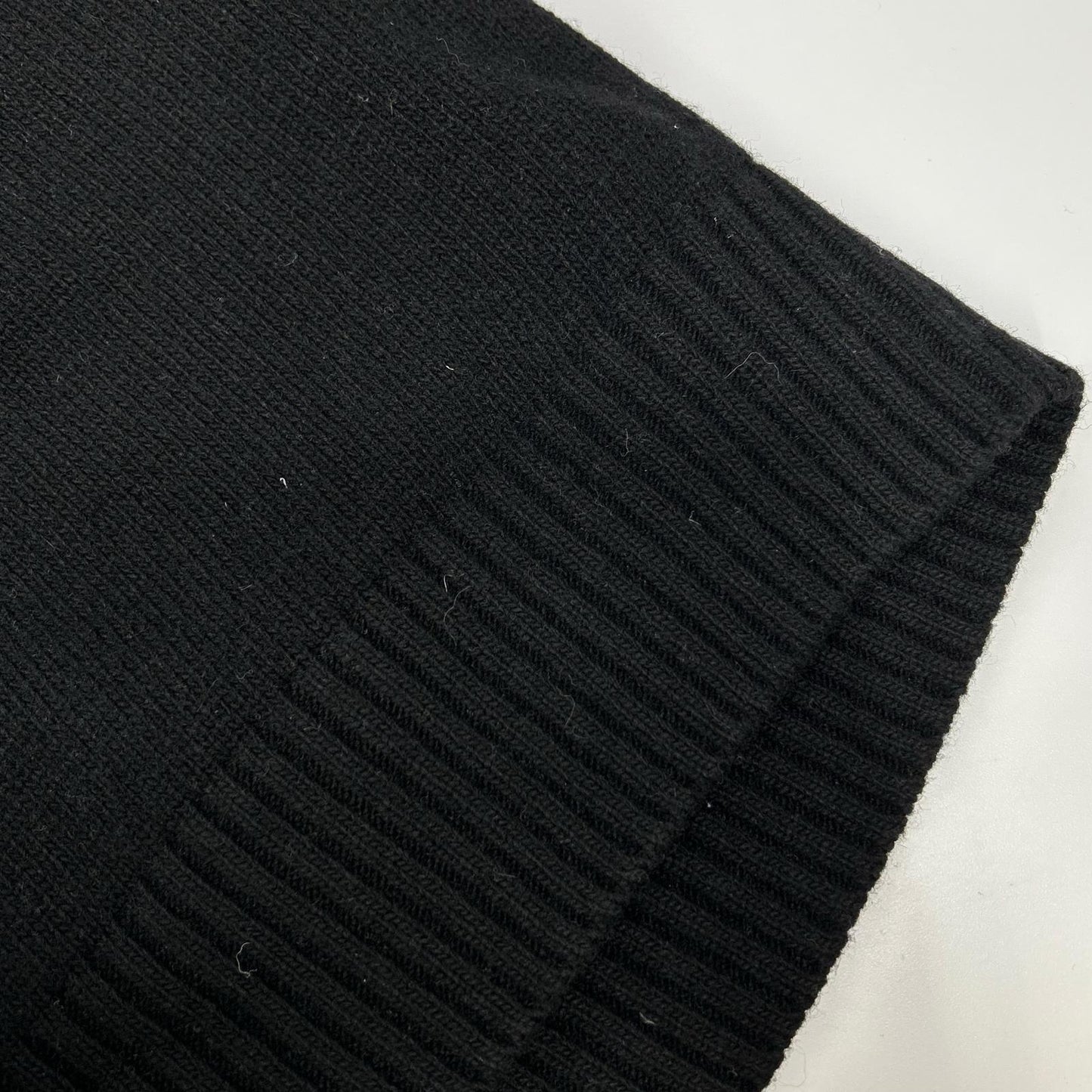 STONE ISLAND ストーンアイランド 6915551A3 ブラック ラムウール Vネックニット トップス トップス