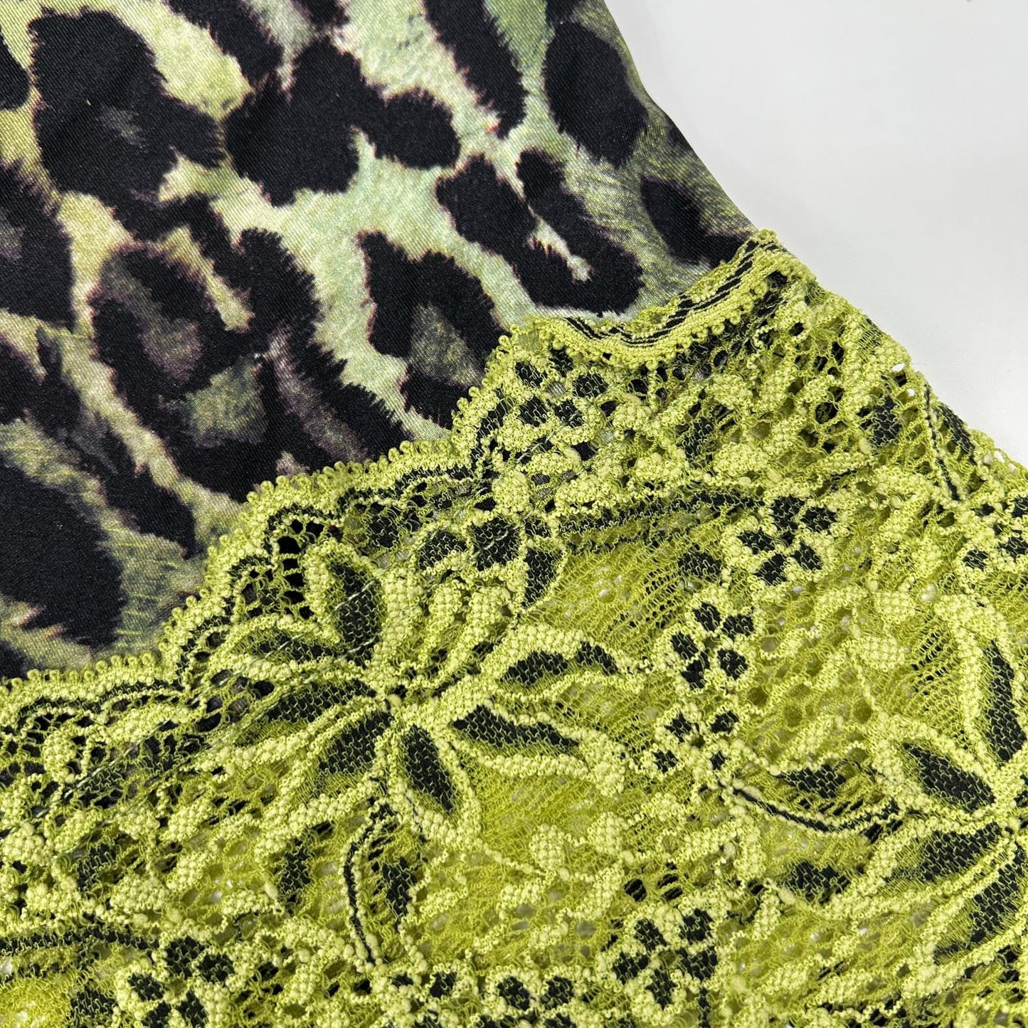 その他ブランド 【Sue Rowe】グリーン レオパード サテン セットアップ スーツ セットアップ
