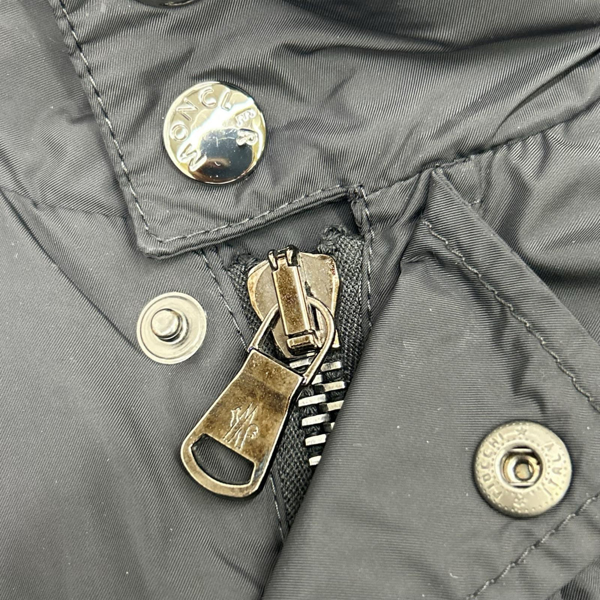 MONCLER モンクレール 101-092-40070-00 ブラック フード付き ナイロンジャケット ジャケット