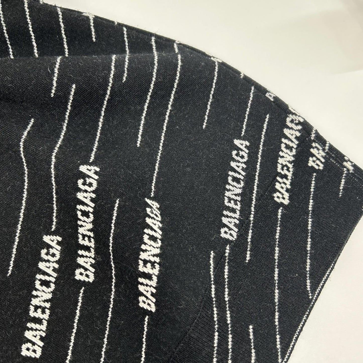 BALENCIAGA 559078 T1524 Black Logo Knit Pullover Top