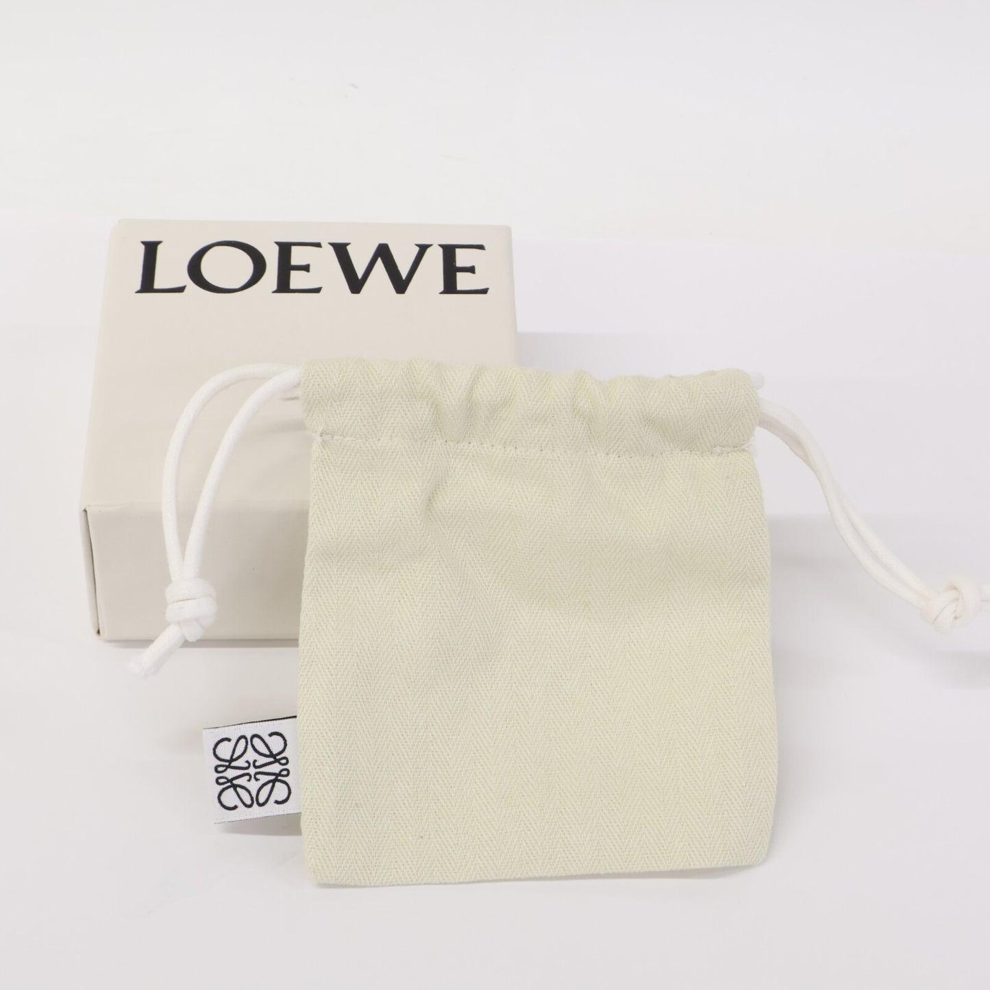 LOEWE ロエベ 111.25.020 アナグラム ブローチ