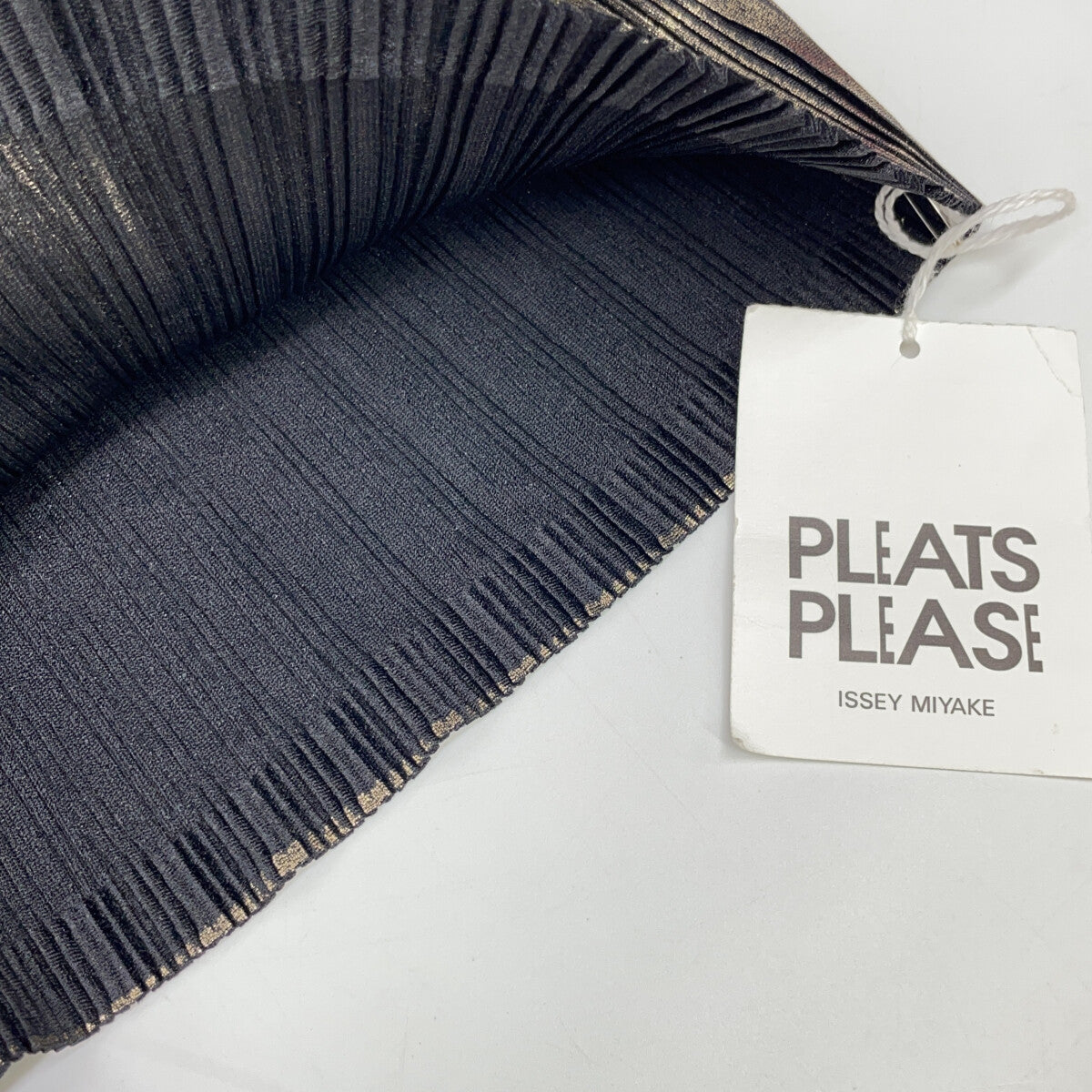 PLEATS PLEASE 三宅一生 褶皱系列 黑色/金色 PP03-FK352 高领上衣