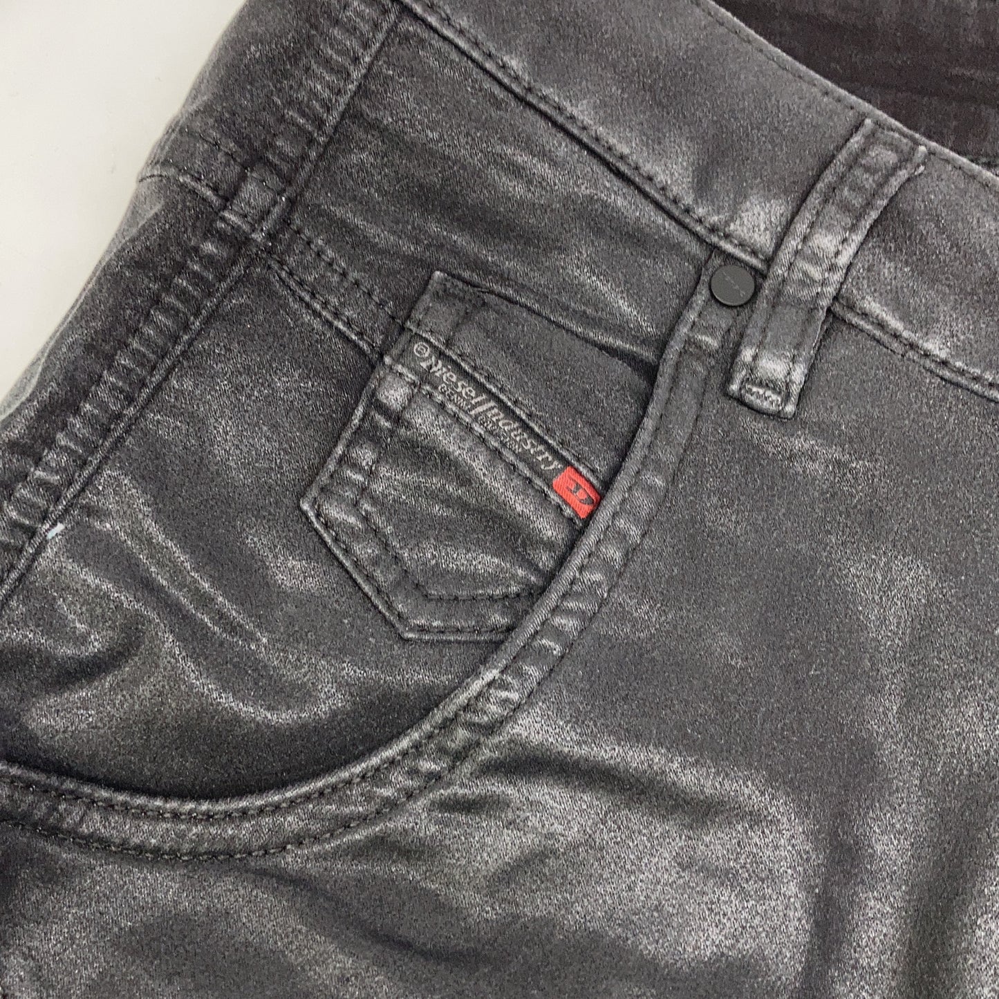 DIESEL ディーゼル チャコールグレー FAYZA-NE コーティング加工 立体スウェットパンツ ボトムス