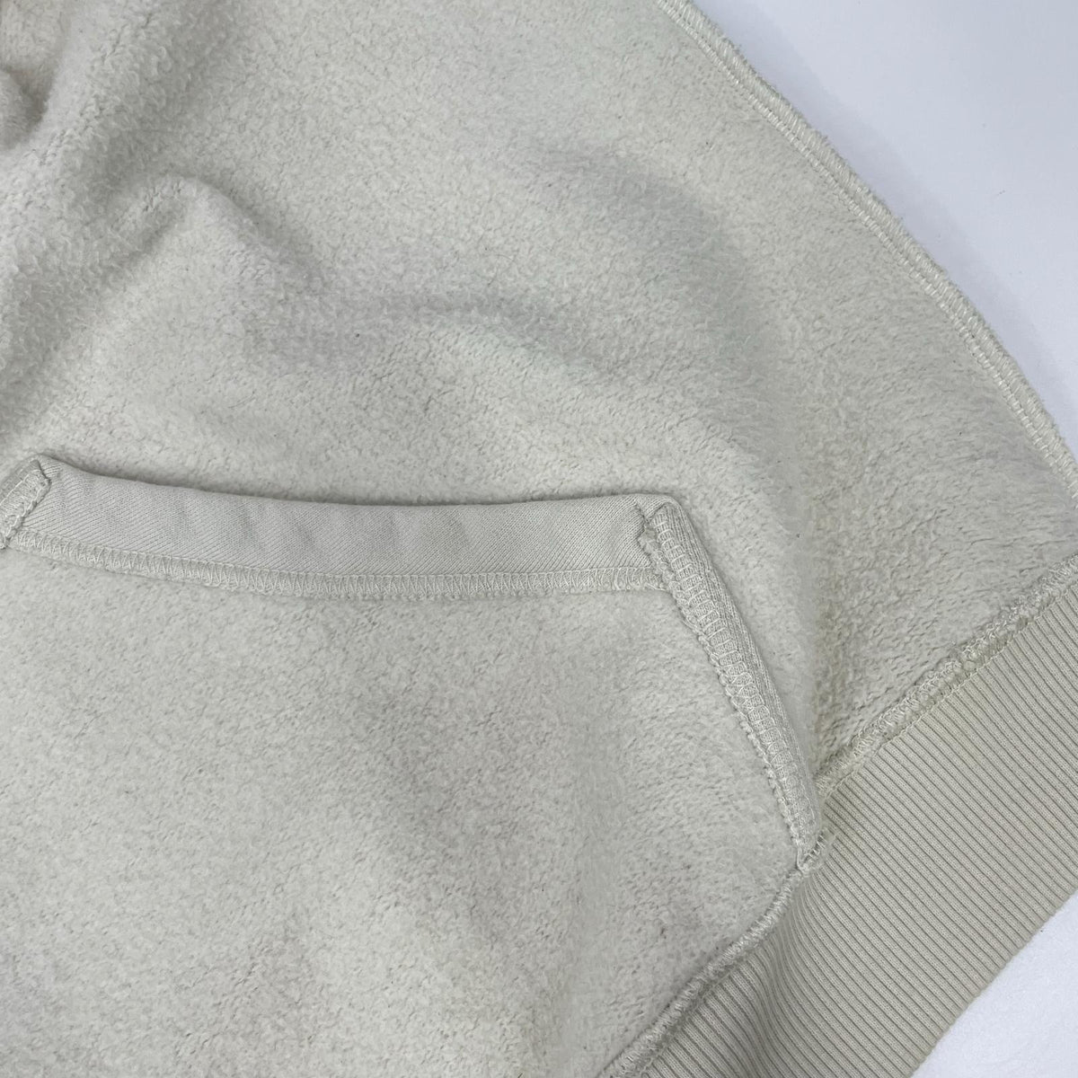VETEMENTS Vetements WAH19TR107 Off-White Back-Patch Hoodie Top