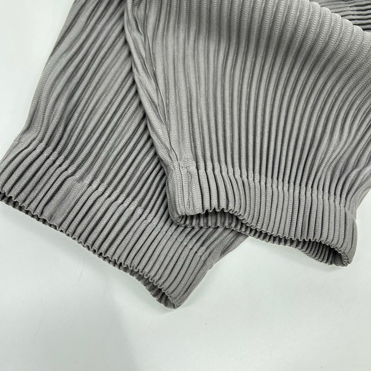 HOMME PLISSE ISSEY MIYAKE オムプリッセ イッセイミヤケ HP91JF116 グレー プリーツジョガーパンツ ボトムス