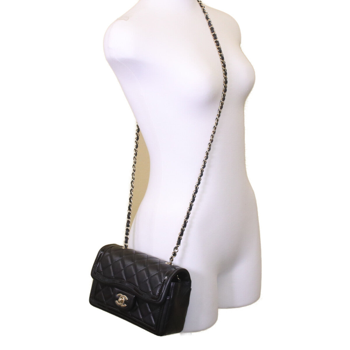 CHANEL CHANEL AS4288 Matelassé 20 Black lambskin×patent leather gold hardware single-flap bag shoulder bag