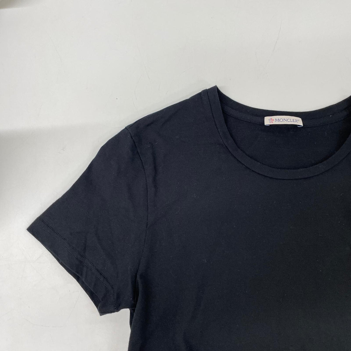 MONCLER モンクレール 22年 MAGLIA MANICHE CORTE ブラックTシャツ トップス