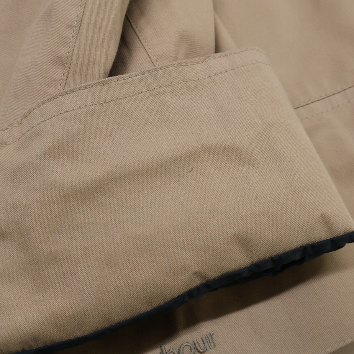 Barbour 巴伯尔 米色 轻质无油外套 大衣