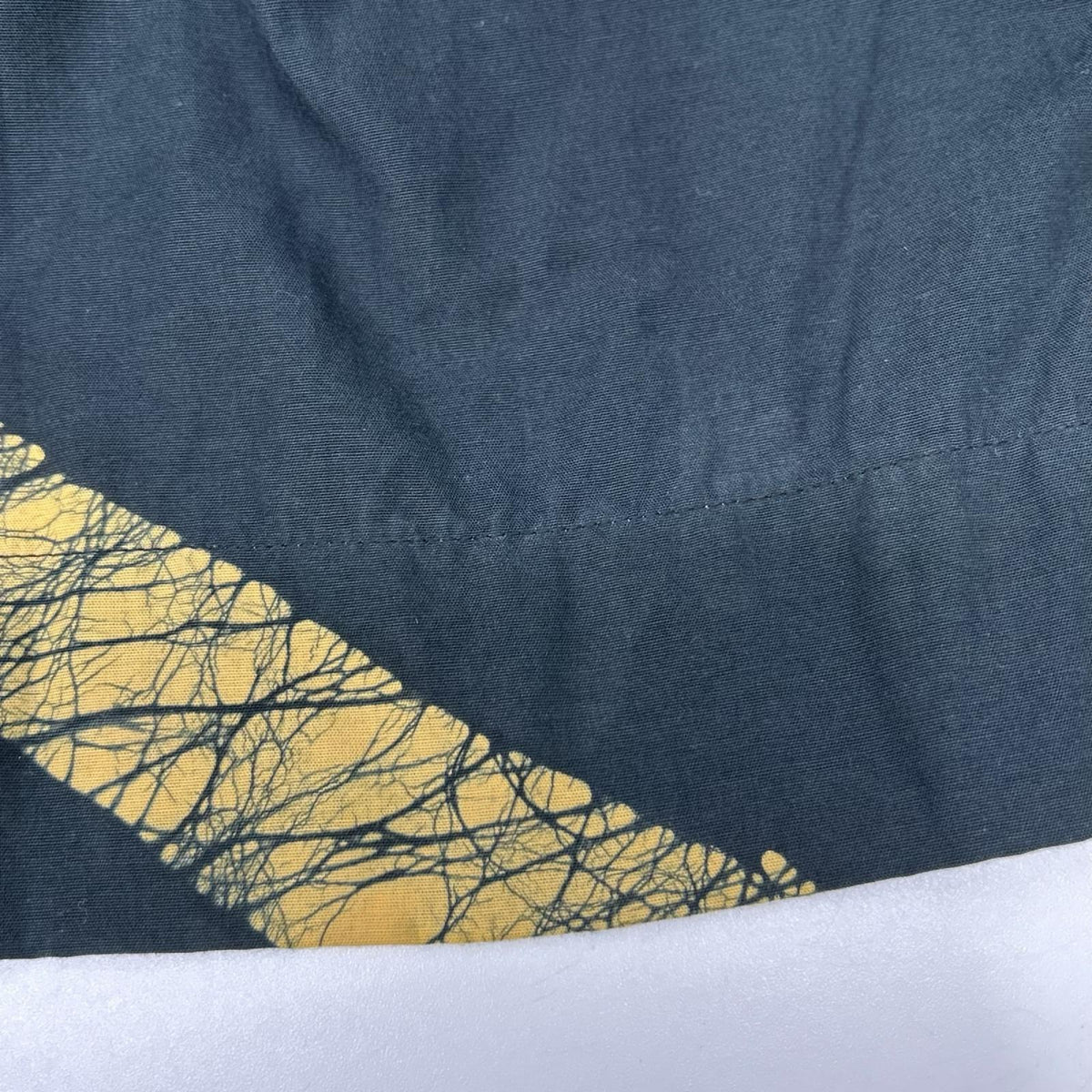 ISSEY MIYAKE MEN イッセイミヤケメン 19AW ブラック×イエロー ME93FJ042 ロウケツ染め バンドカラーシャツ トップス