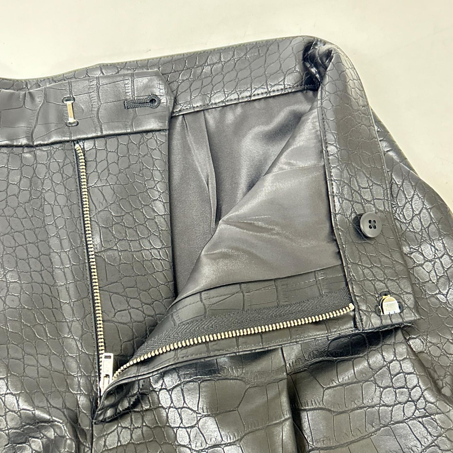 B&Y UNITED ARROWS BEAUTY&YOUTH UNITED ARROWS 1619-144-0999 黑色 鳄鱼纹 仿皮短裤 下装 M