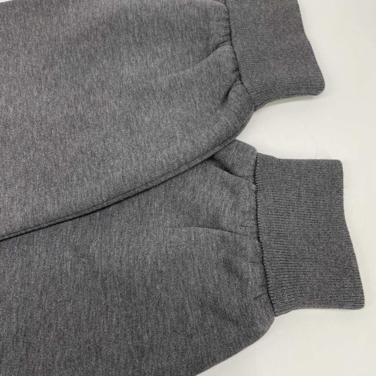 PRADA プラダ 134658 22年 グレー エンボスロゴ クルーネックスウェット トップス XS