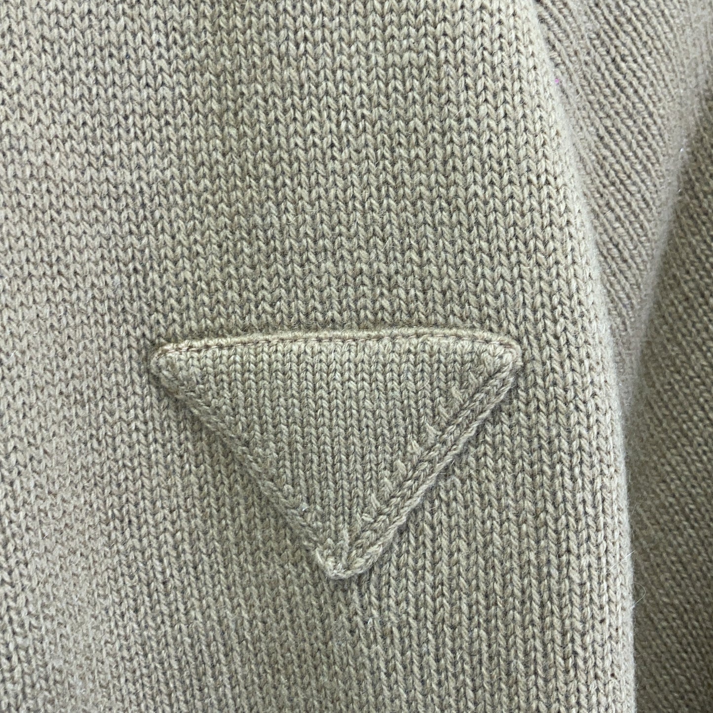 PRADA P24ZOL 2019 Brown 100% Cashmere Triangle Logo Short-Sleeved Knit Top