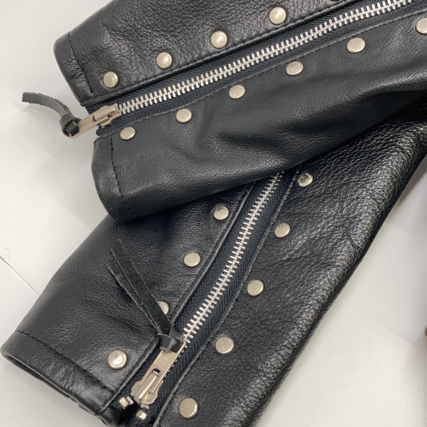 HARLEY DAVIDSON ハーレーダビッドソン 9406 ブラック スタッズ装飾 バックエンボスロゴ ベルテッドレザーライダースジャケット ジャケット