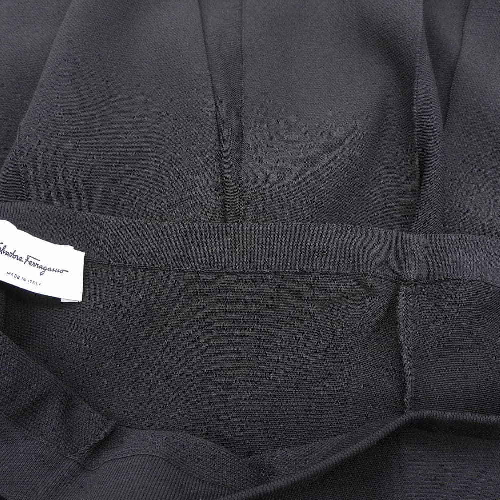 Salvatore Ferragamo サルヴァトーレフェラガモ 美品 レーヨン混 ランダムタック ジャージー フレアスカート レディース 黒 S 9710-001 スカート