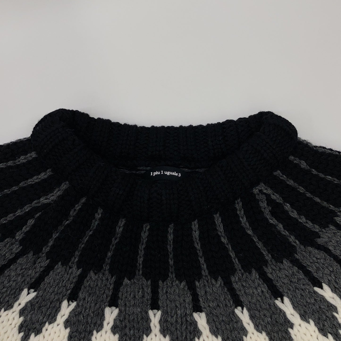 1piu1uguale3 ウノピゥウノウグァーレトレ MRK262-WOL152 グレー NORDIC BIG CREW ノルディッククルーネックニット トップス V