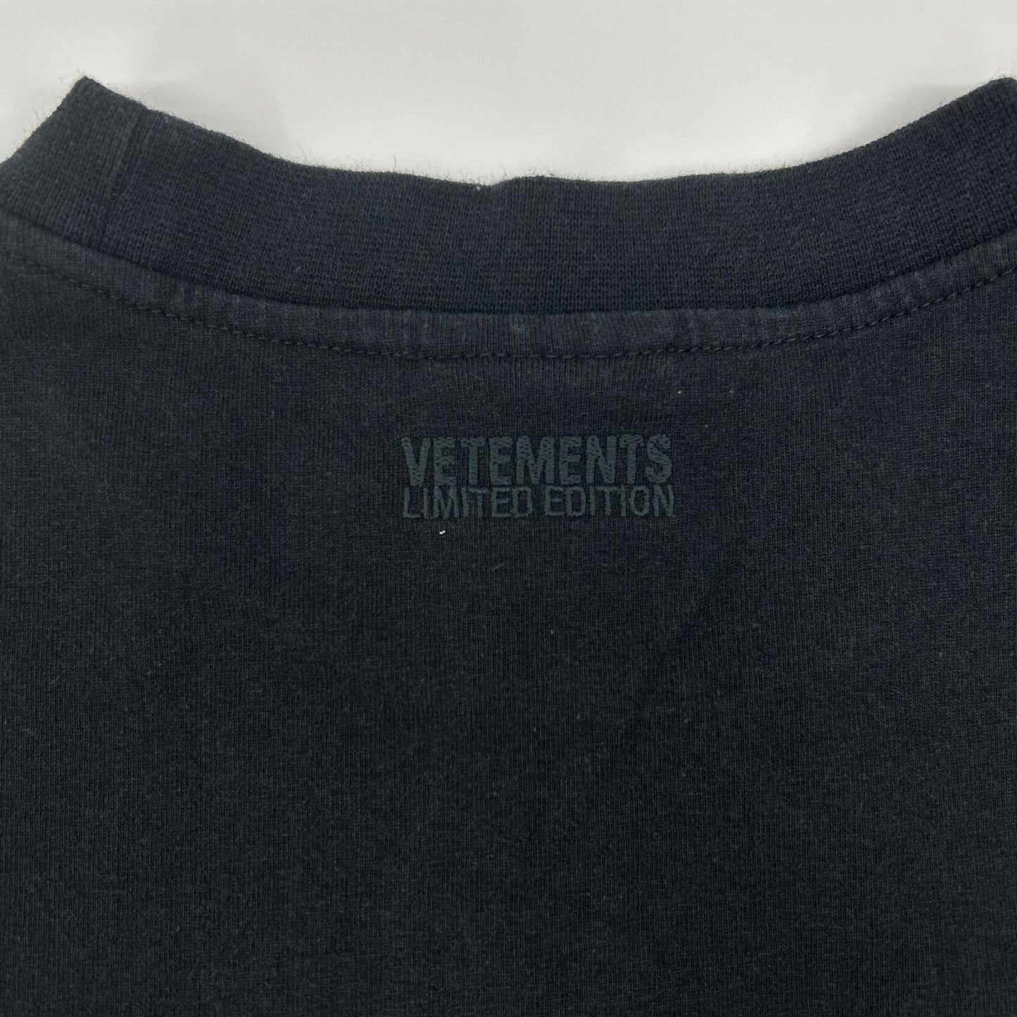 VETEMENTS 维特萌 黑色 彩色徽标印花 短袖T恤 上衣