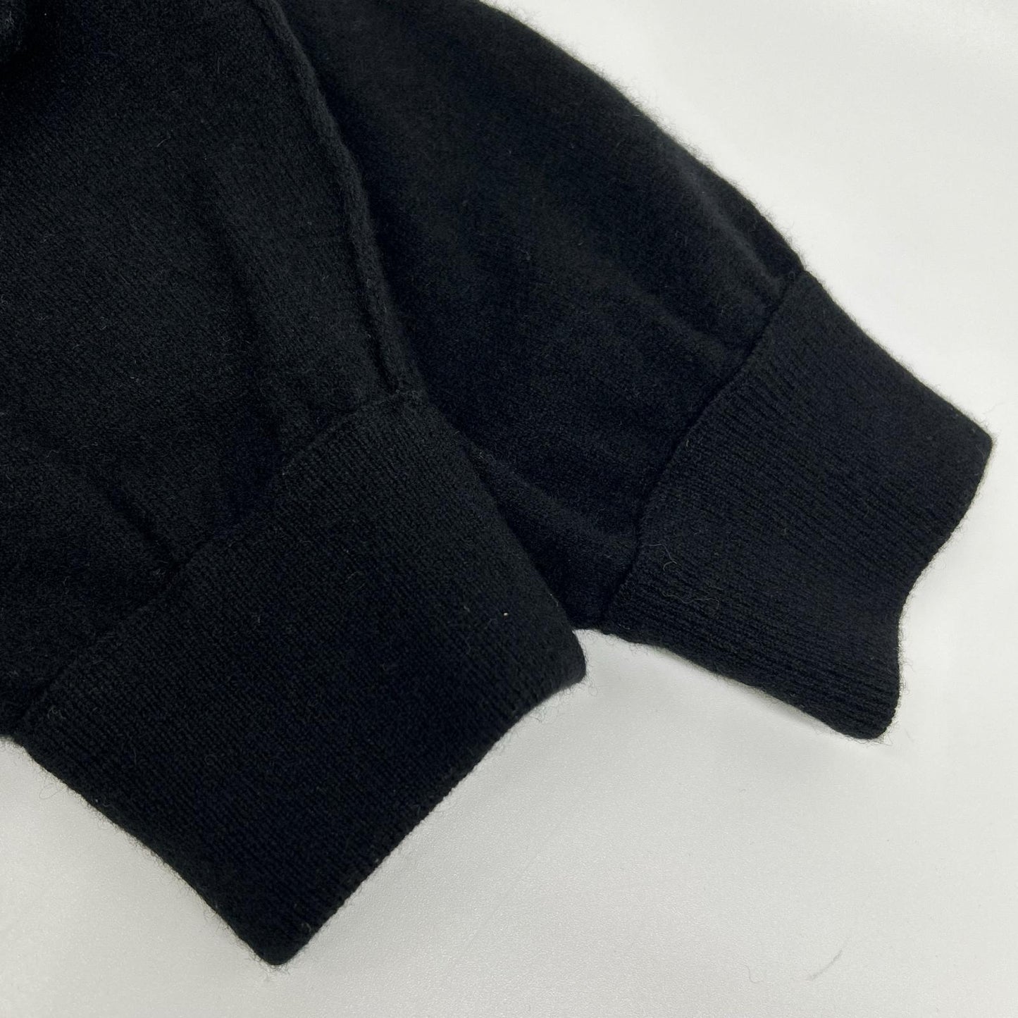 LOUIS VUITTON Louis Vuitton RM201Q JZE HHN42W 20SS Black cashmere-silk inside-out V-gusset crew-neck knit Tops