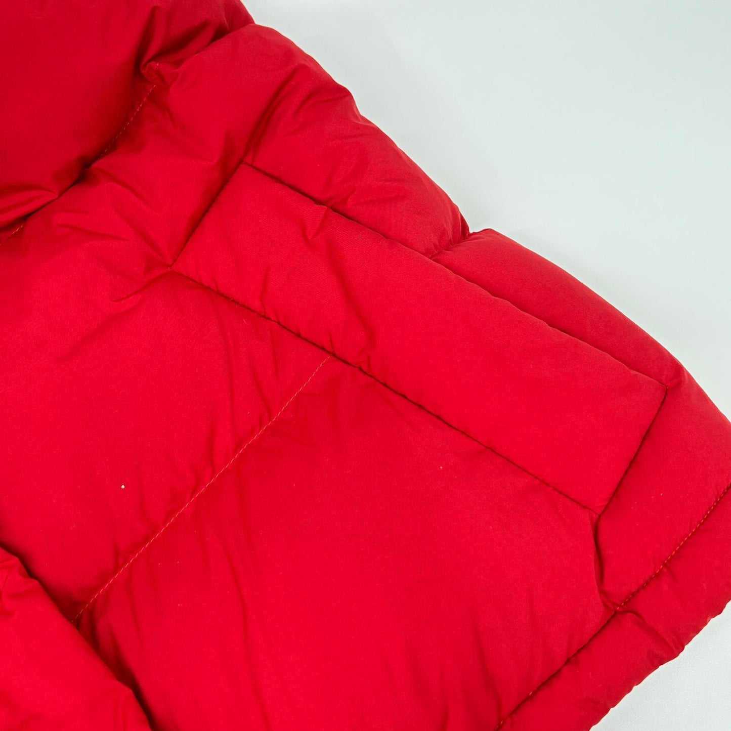 lululemon ルルレモン レッド Wunder Puff フード付きクロップダウンベスト ベスト
