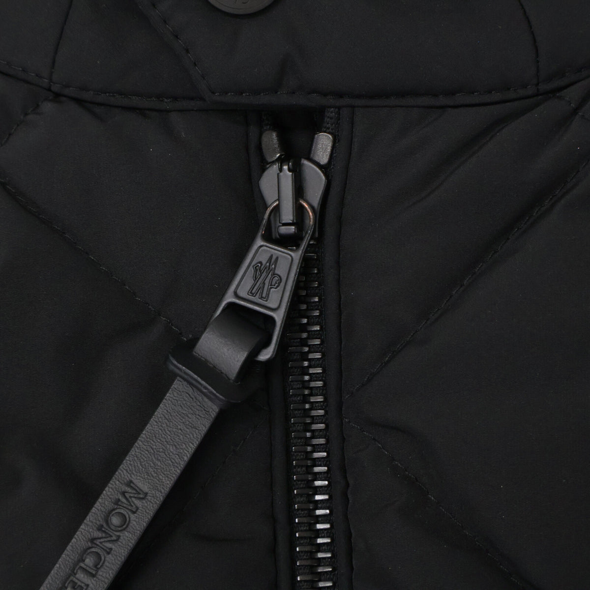 MONCLER モンクレール 【Excellent Condition/2025】VIVIES Quilted-Panel Down Jacket Jacket