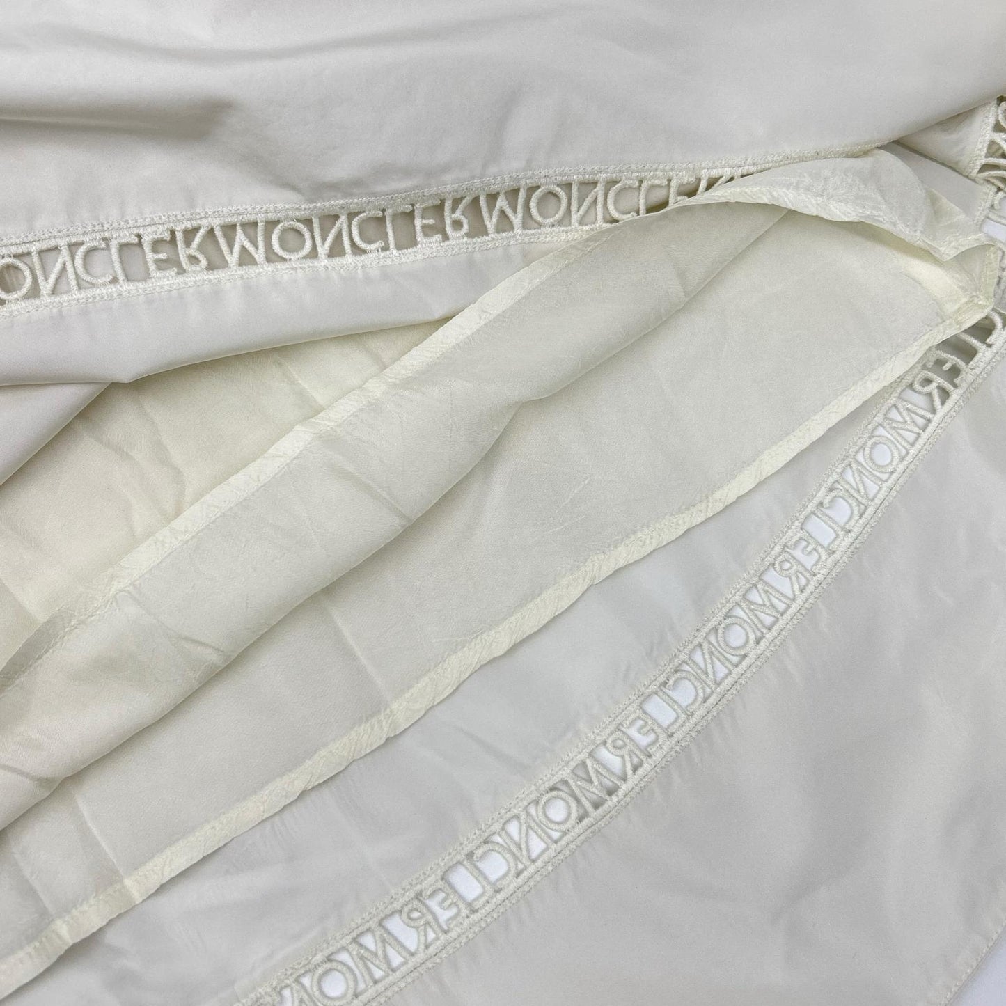 MONCLER モンクレール 20SS ABITO TRICOT DRESS ホワイト ポリエステル ロゴデザインレース サマーニットドッキングワンピース トップス