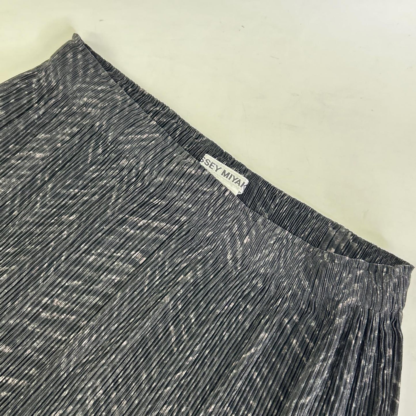 ISSEY MIYAKE IM03FG714 Black Herringbone Medium Skirt