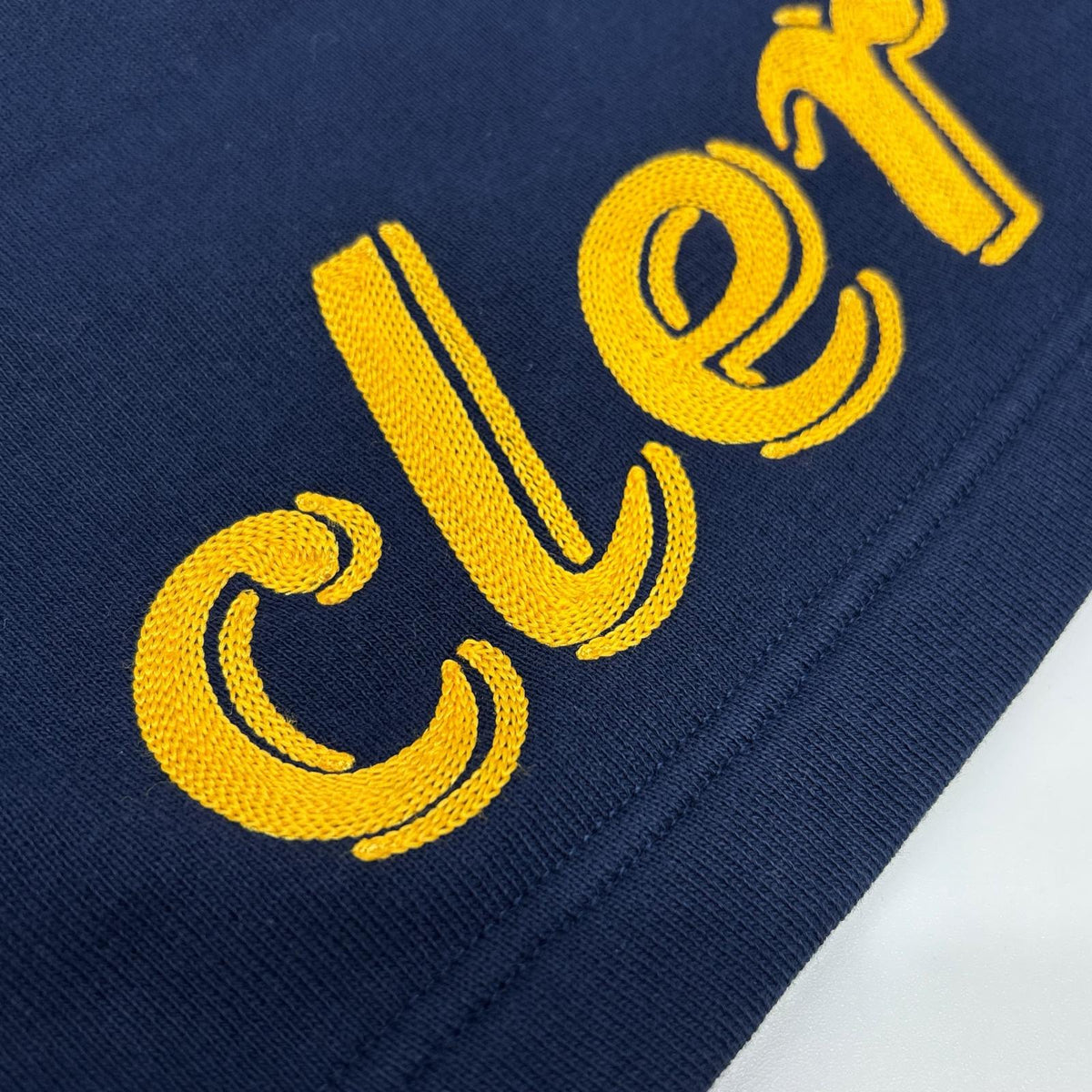 MONCLER モンクレール 【GENIUS】×MERCEDES-BENZ BY NIGO 25SS SHORTS ネイビー×イエロー コットン ロゴ刺繍 スウェットショーツ ボトムス