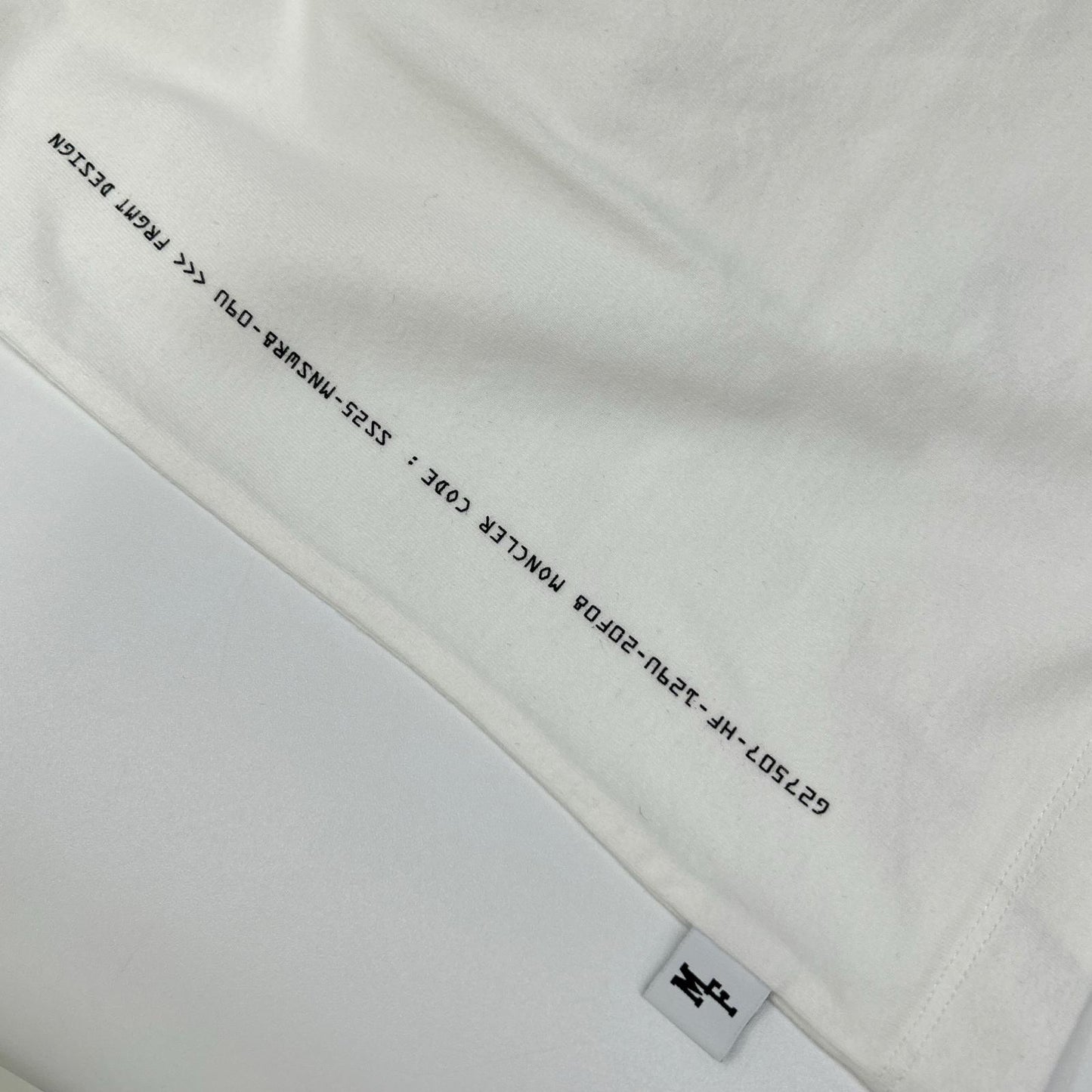 MONCLER モンクレール 【GENIUS】×FRAGMENT HIROSHI FUJIWARA 25SS LS T-SHIRT ホワイト コットン キャットロゴ ロングスリーブカットソー トップス