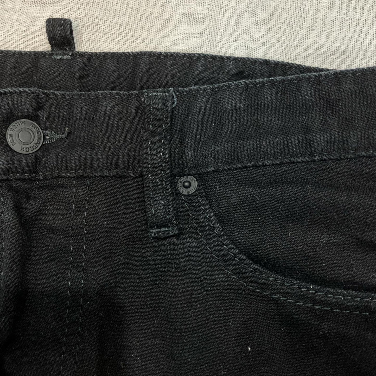 DSQUARED2 ディースクエアード S71LB0804 ブラック ボタンフライ テーパードデニムパンツ ボトムス