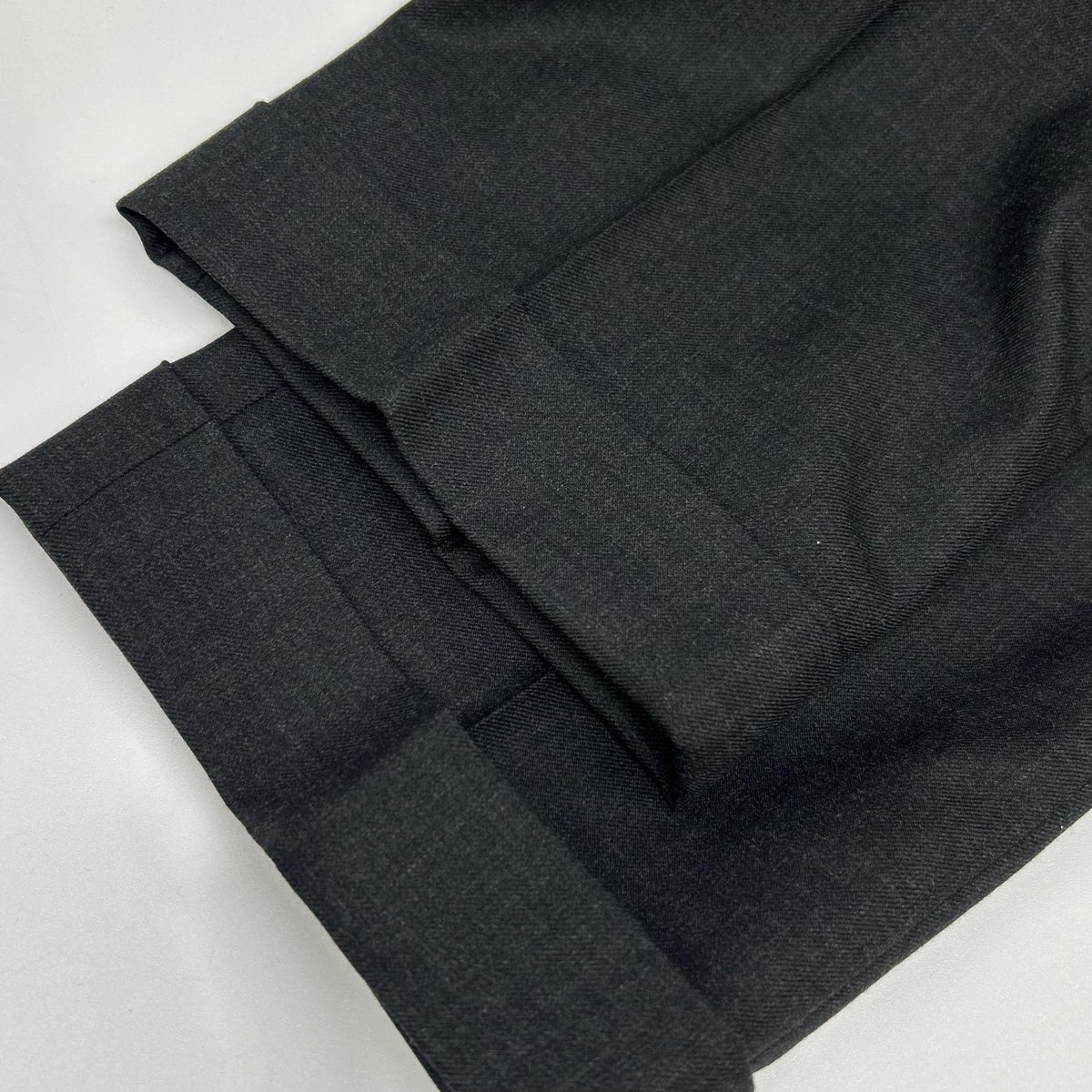 #NAME? クロスクローゼット CLG-20044 チャコール Twill Two Pleats Trousers ツイルツープリーツトラウザー ボトムス