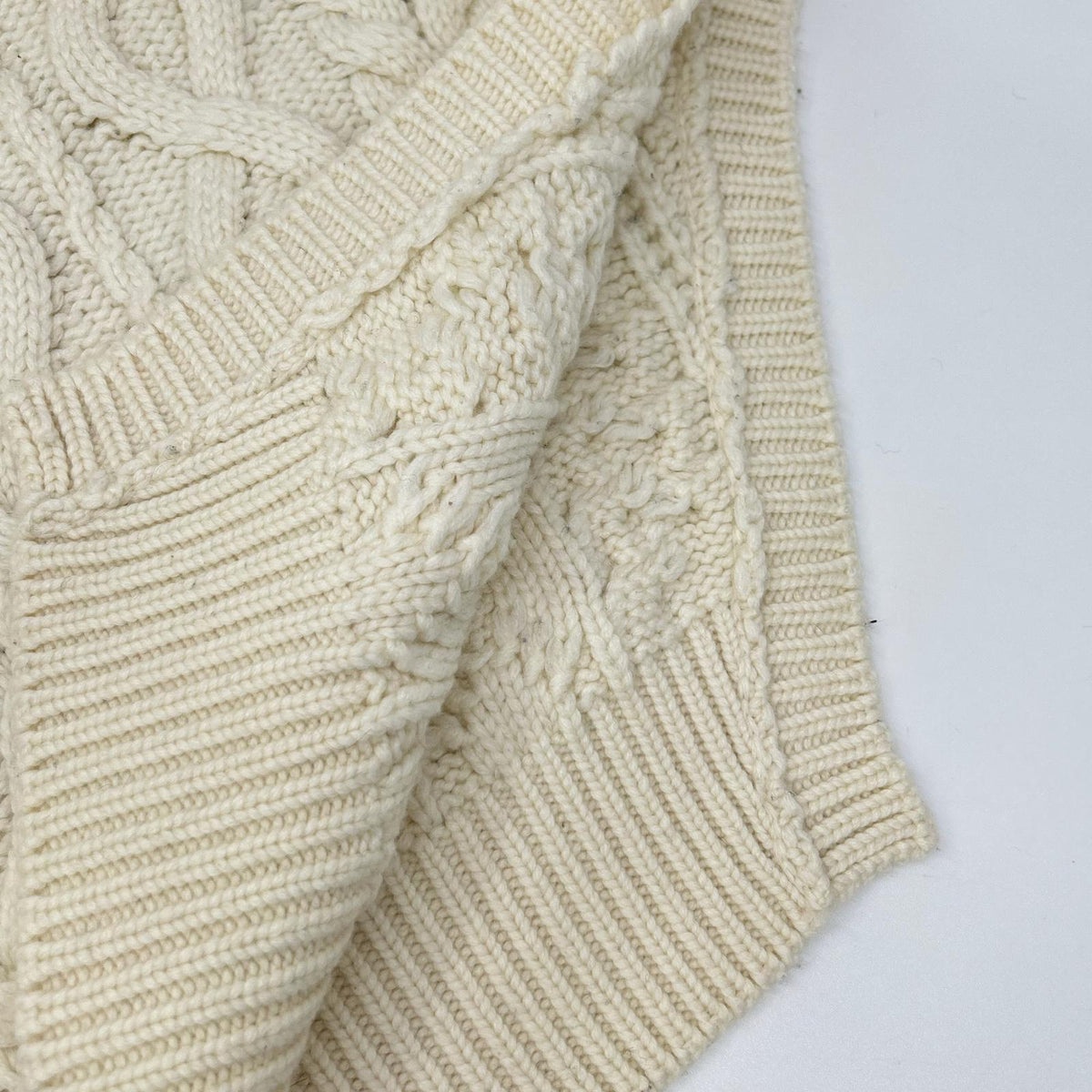 ENFOLD エンフォルド 300GS970-2280 アイボリー×レッド×ブルー ウール混 Rib×Cable Combi Pullover トップス