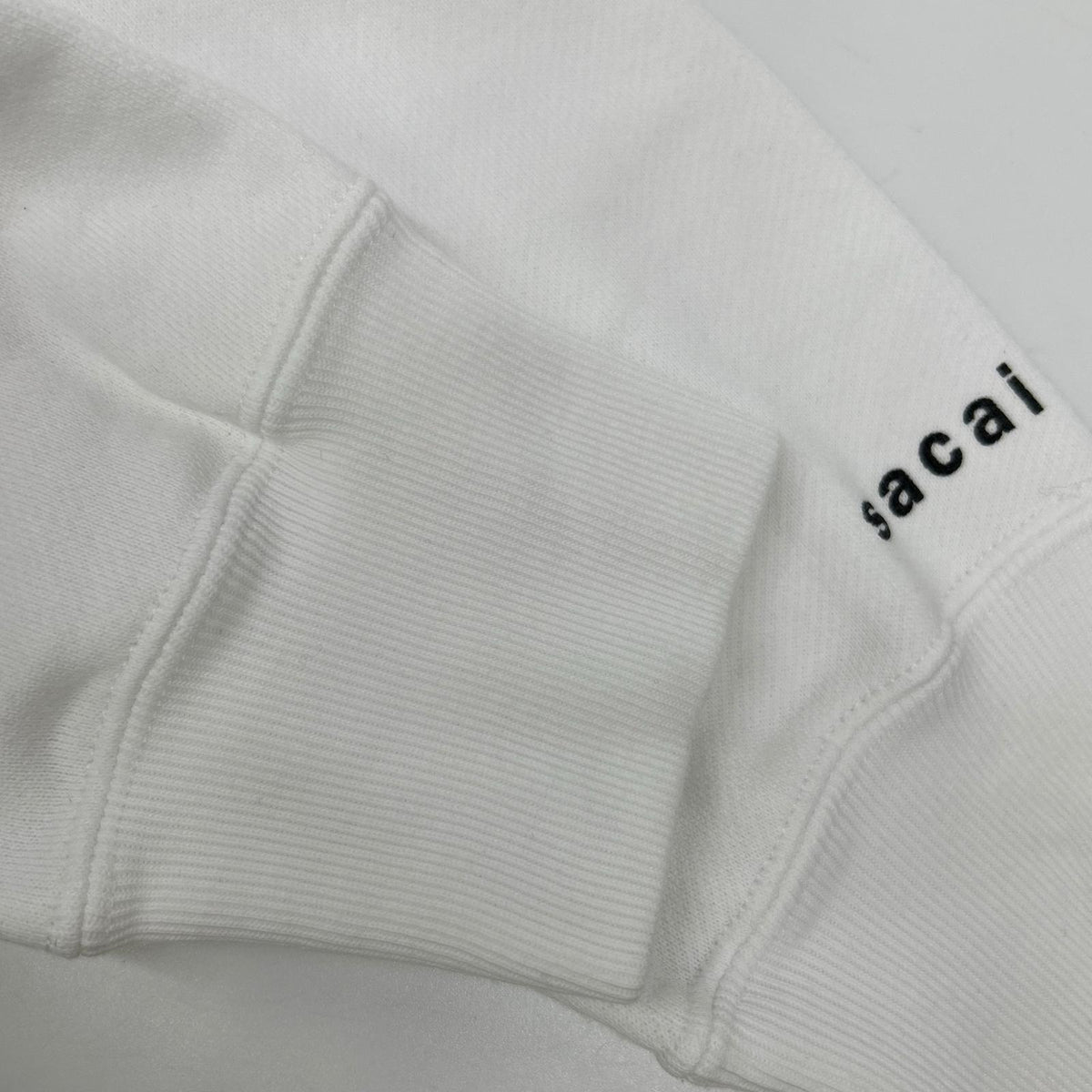sacai サカイ 【×KAWS】21年製 21-0283S ホワイト ロゴ刺繍 フーディ トップス