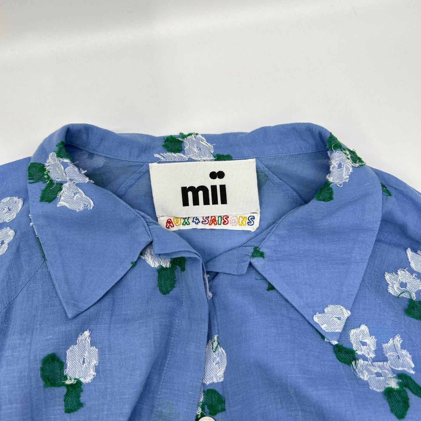 mii ミー 24-050-410-0047 ライトブルー コットン フラワー総柄 ロングスリーブブラウス トップス